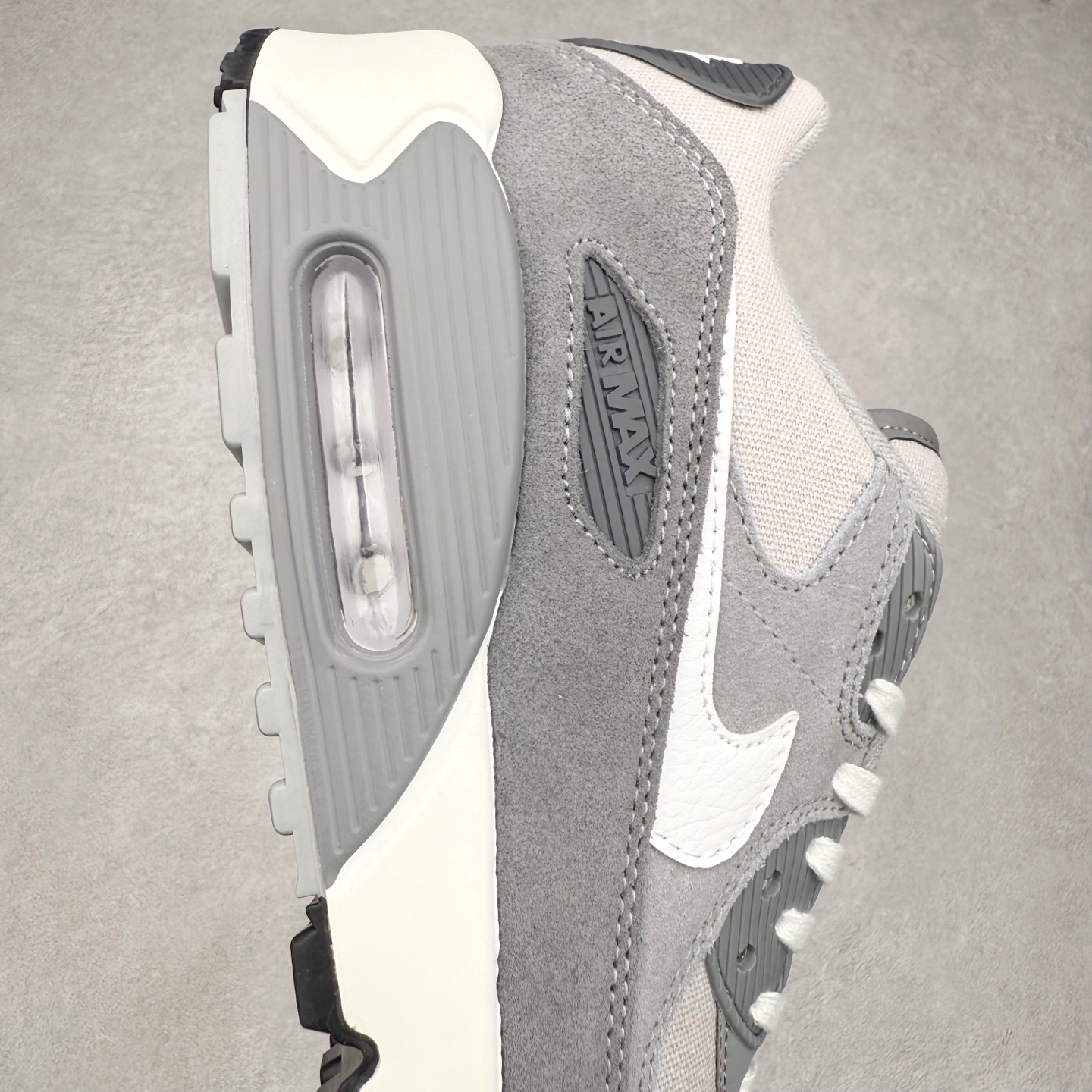 图片[6]-＃MX版 NK Air MAX 90 气垫复古减震跑步鞋 DA1641-001 经典重温 独家陆续补货 外单专供大厂出品 品质稳定 一百余色 终端操作 Air Max 90于1990年推出 来自Air Max系列 在Air Max 1的基础上改进而得 增加了气垫面积 外型上也更为流线 最特別的就是加入了菱纹塑胶嵌板 为Air Max 90增添了许多潮流气息 皮革鞋面 造就出色耐穿性和支撑力 Max Air缓震配置搭配泡棉中底 令Air Max 90轻盈而舒适 华夫格橡胶外底 铸就Air Max 90非凡的抓地力 而Air Max 90不仅是一双跑鞋 它成功跨越了时间的演进 成为了球鞋文化与潮流圈中最熟为人知的鞋款之一 尺码：36 36.5 37.5 38 38.5 39 40 40.5 41 42 42.5 43 44 44.5 45-选品中心