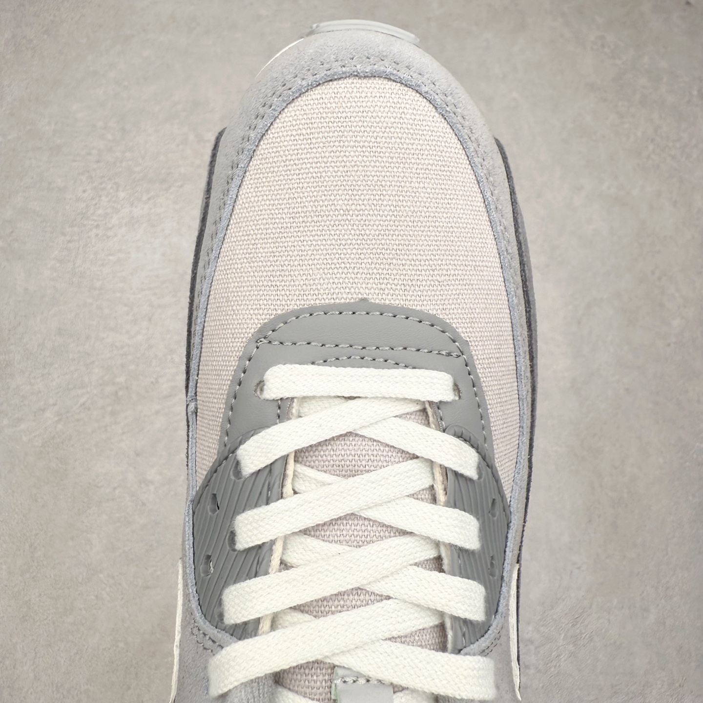 图片[4]-＃MX版 NK Air MAX 90 气垫复古减震跑步鞋 DA1641-001 经典重温 独家陆续补货 外单专供大厂出品 品质稳定 一百余色 终端操作 Air Max 90于1990年推出 来自Air Max系列 在Air Max 1的基础上改进而得 增加了气垫面积 外型上也更为流线 最特別的就是加入了菱纹塑胶嵌板 为Air Max 90增添了许多潮流气息 皮革鞋面 造就出色耐穿性和支撑力 Max Air缓震配置搭配泡棉中底 令Air Max 90轻盈而舒适 华夫格橡胶外底 铸就Air Max 90非凡的抓地力 而Air Max 90不仅是一双跑鞋 它成功跨越了时间的演进 成为了球鞋文化与潮流圈中最熟为人知的鞋款之一 尺码：36 36.5 37.5 38 38.5 39 40 40.5 41 42 42.5 43 44 44.5 45-选品中心