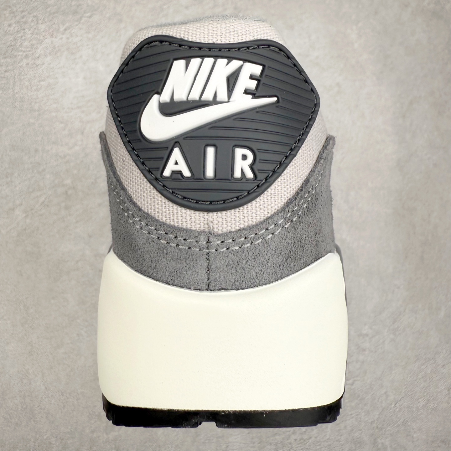 图片[8]-＃MX版 NK Air MAX 90 气垫复古减震跑步鞋 DA1641-001 经典重温 独家陆续补货 外单专供大厂出品 品质稳定 一百余色 终端操作 Air Max 90于1990年推出 来自Air Max系列 在Air Max 1的基础上改进而得 增加了气垫面积 外型上也更为流线 最特別的就是加入了菱纹塑胶嵌板 为Air Max 90增添了许多潮流气息 皮革鞋面 造就出色耐穿性和支撑力 Max Air缓震配置搭配泡棉中底 令Air Max 90轻盈而舒适 华夫格橡胶外底 铸就Air Max 90非凡的抓地力 而Air Max 90不仅是一双跑鞋 它成功跨越了时间的演进 成为了球鞋文化与潮流圈中最熟为人知的鞋款之一 尺码：36 36.5 37.5 38 38.5 39 40 40.5 41 42 42.5 43 44 44.5 45-选品中心