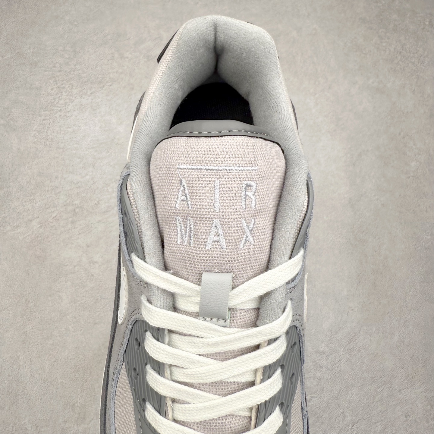 图片[5]-＃MX版 NK Air MAX 90 气垫复古减震跑步鞋 DA1641-001 经典重温 独家陆续补货 外单专供大厂出品 品质稳定 一百余色 终端操作 Air Max 90于1990年推出 来自Air Max系列 在Air Max 1的基础上改进而得 增加了气垫面积 外型上也更为流线 最特別的就是加入了菱纹塑胶嵌板 为Air Max 90增添了许多潮流气息 皮革鞋面 造就出色耐穿性和支撑力 Max Air缓震配置搭配泡棉中底 令Air Max 90轻盈而舒适 华夫格橡胶外底 铸就Air Max 90非凡的抓地力 而Air Max 90不仅是一双跑鞋 它成功跨越了时间的演进 成为了球鞋文化与潮流圈中最熟为人知的鞋款之一 尺码：36 36.5 37.5 38 38.5 39 40 40.5 41 42 42.5 43 44 44.5 45-选品中心