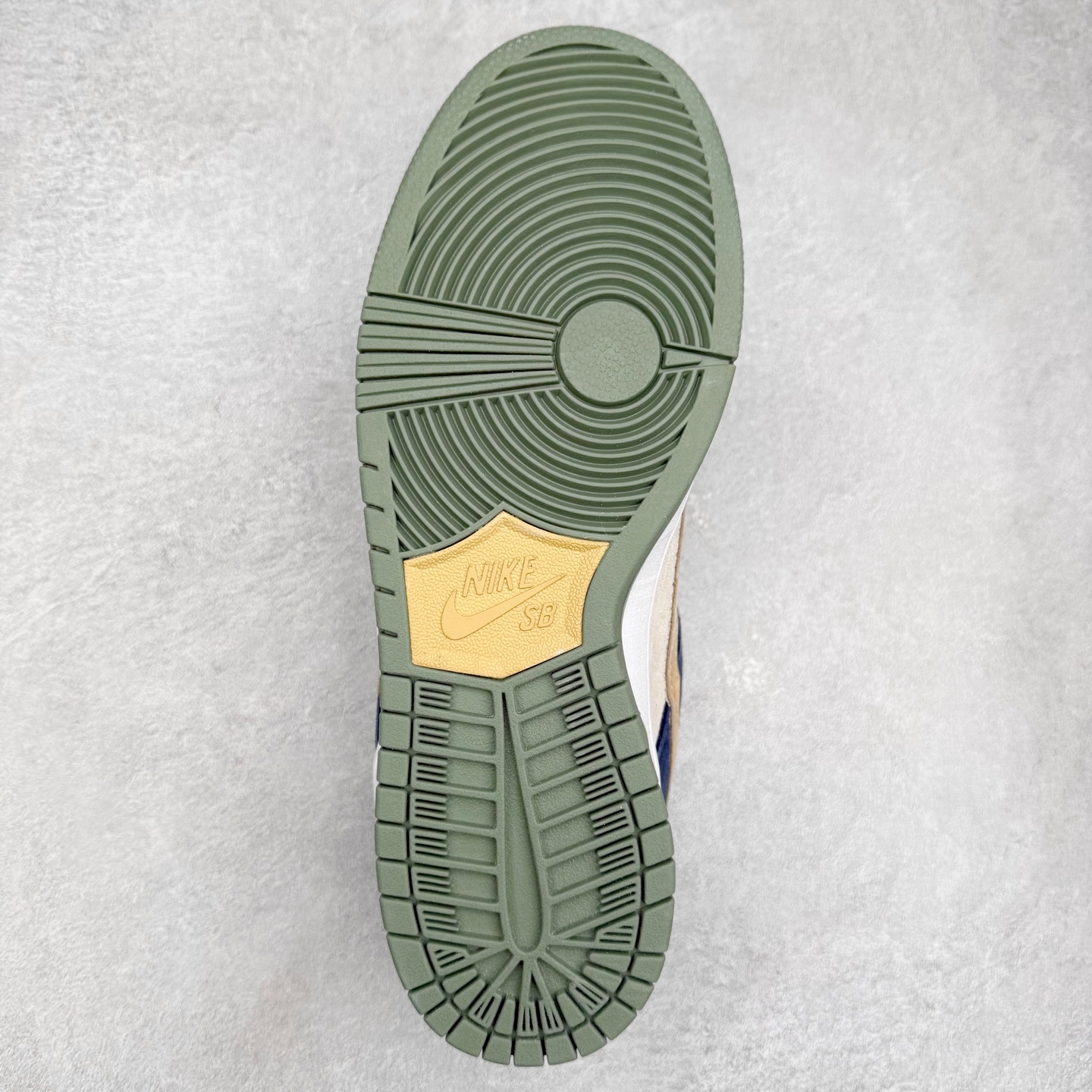 图片[9]-NK SB Dunk Low HF3063-002 极限压缩利润空间 超乎所想的高性价比 用料绝不含糊 原盒原配 正确耐磨橡胶大底 超高清洁度 全鞋零毛边皮料切割 全套原楦原模倾力打造完美版型 尺码：36 36.5 37.5 38 38.5 39 40 40.5 41 42 42.5 43 44 44.5 45 46-选品中心