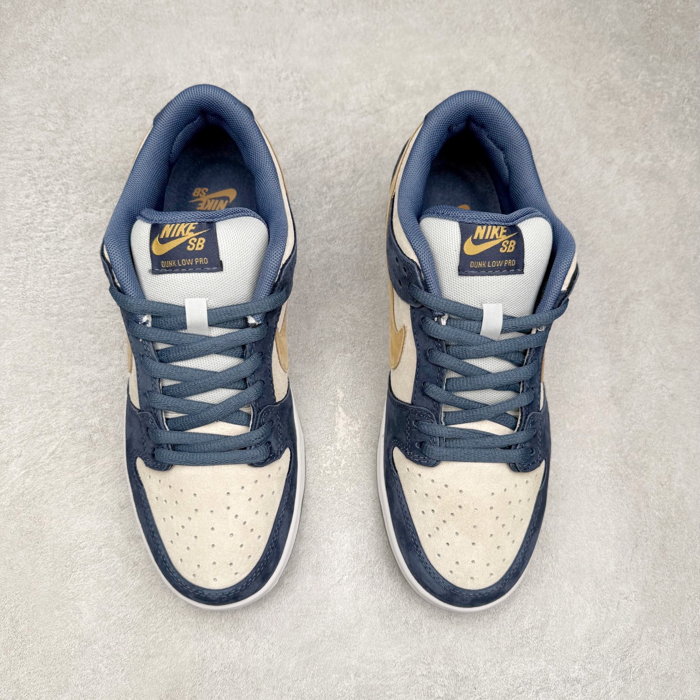 图片[2]-NK SB Dunk Low HF3063-002 极限压缩利润空间 超乎所想的高性价比 用料绝不含糊 原盒原配 正确耐磨橡胶大底 超高清洁度 全鞋零毛边皮料切割 全套原楦原模倾力打造完美版型 尺码：36 36.5 37.5 38 38.5 39 40 40.5 41 42 42.5 43 44 44.5 45 46-选品中心