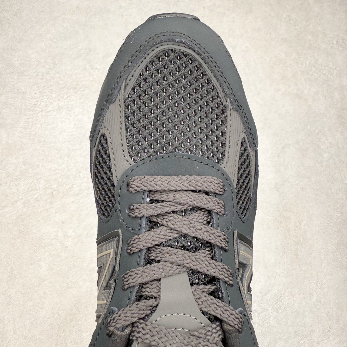 图片[4]-New Balance NB2010系列新百伦经典复古休闲运动板鞋 以ENCAP中底配以升级版 N-ERGY缓震物料 鞋面则采用特色的柔软麂皮搭以NewBalance经典的尼龙网布 低调中还原跑鞋本真 更年轻化的设计理念与材质 让新世代青年得以用全新视角体验经典鞋款的传奇魅力尺码：36 37 37.5 38 38.5 39.5 40 40.5 41.5 42 42.5 43 44 45-选品中心