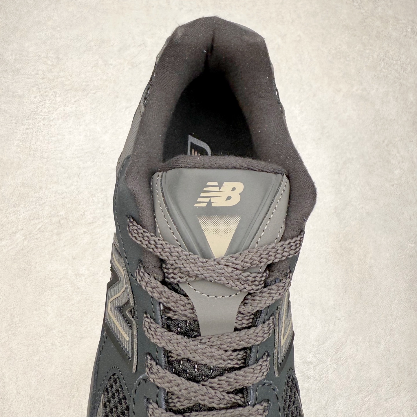 图片[5]-New Balance NB2010系列新百伦经典复古休闲运动板鞋 以ENCAP中底配以升级版 N-ERGY缓震物料 鞋面则采用特色的柔软麂皮搭以NewBalance经典的尼龙网布 低调中还原跑鞋本真 更年轻化的设计理念与材质 让新世代青年得以用全新视角体验经典鞋款的传奇魅力尺码：36 37 37.5 38 38.5 39.5 40 40.5 41.5 42 42.5 43 44 45-选品中心