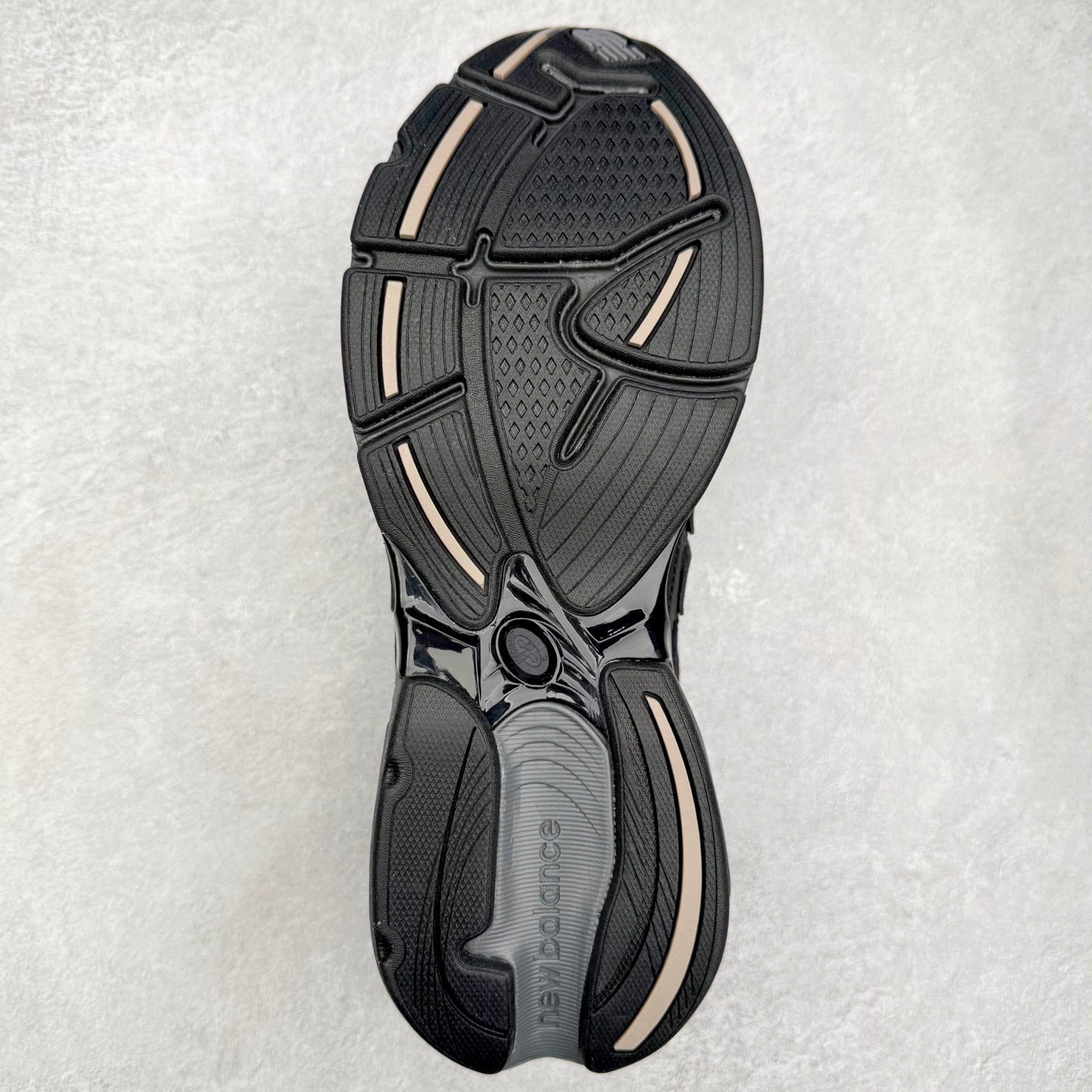 图片[9]-New Balance NB2010系列新百伦经典复古休闲运动板鞋 以ENCAP中底配以升级版 N-ERGY缓震物料 鞋面则采用特色的柔软麂皮搭以NewBalance经典的尼龙网布 低调中还原跑鞋本真 更年轻化的设计理念与材质 让新世代青年得以用全新视角体验经典鞋款的传奇魅力尺码：36 37 37.5 38 38.5 39.5 40 40.5 41.5 42 42.5 43 44 45-选品中心