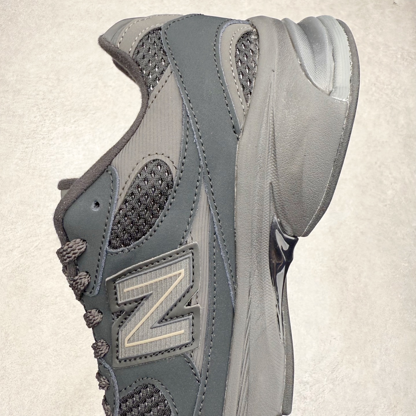 图片[7]-New Balance NB2010系列新百伦经典复古休闲运动板鞋 以ENCAP中底配以升级版 N-ERGY缓震物料 鞋面则采用特色的柔软麂皮搭以NewBalance经典的尼龙网布 低调中还原跑鞋本真 更年轻化的设计理念与材质 让新世代青年得以用全新视角体验经典鞋款的传奇魅力尺码：36 37 37.5 38 38.5 39.5 40 40.5 41.5 42 42.5 43 44 45-选品中心