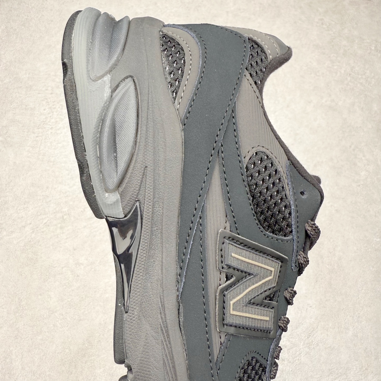 图片[6]-New Balance NB2010系列新百伦经典复古休闲运动板鞋 以ENCAP中底配以升级版 N-ERGY缓震物料 鞋面则采用特色的柔软麂皮搭以NewBalance经典的尼龙网布 低调中还原跑鞋本真 更年轻化的设计理念与材质 让新世代青年得以用全新视角体验经典鞋款的传奇魅力尺码：36 37 37.5 38 38.5 39.5 40 40.5 41.5 42 42.5 43 44 45-选品中心