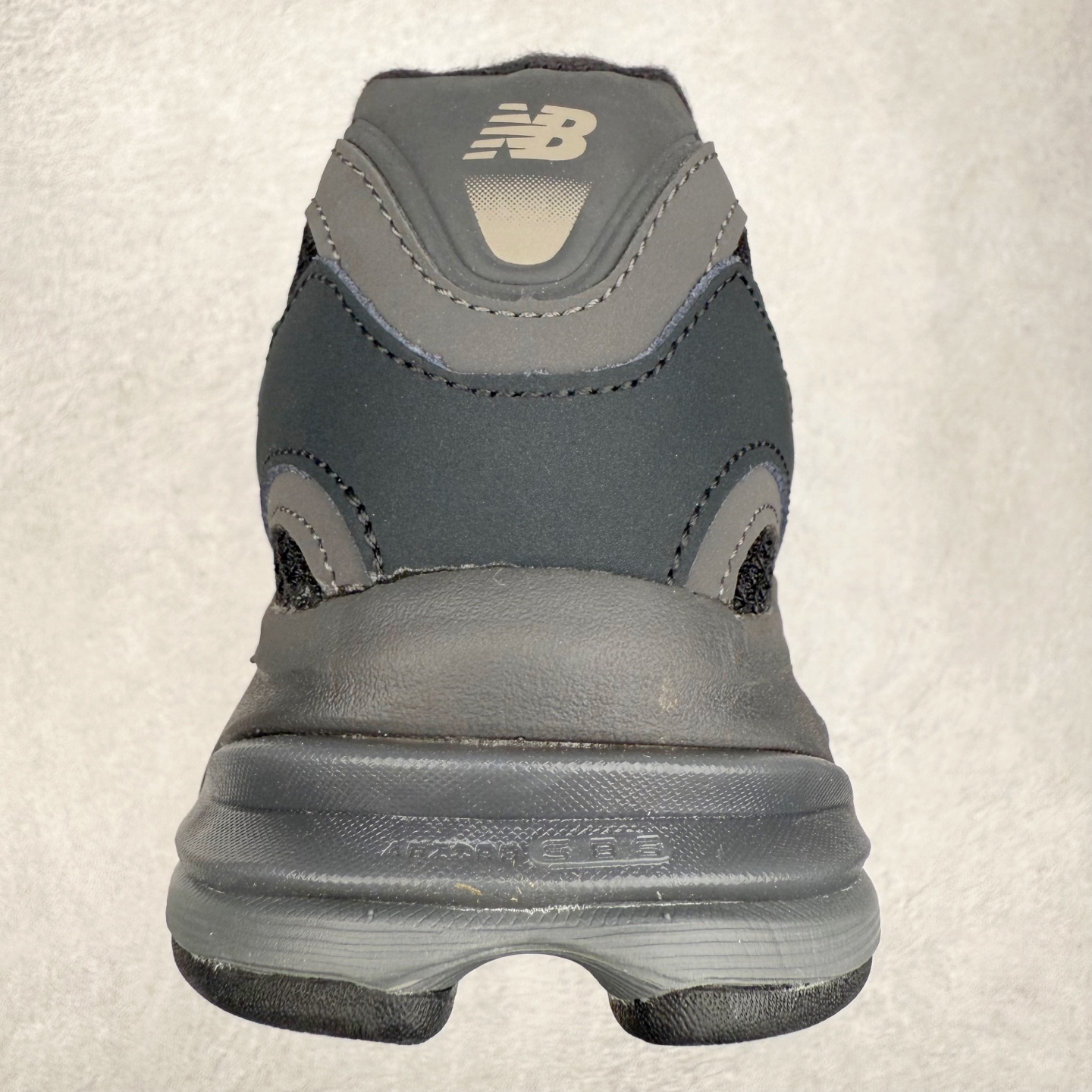 图片[8]-New Balance NB2010系列新百伦经典复古休闲运动板鞋 以ENCAP中底配以升级版 N-ERGY缓震物料 鞋面则采用特色的柔软麂皮搭以NewBalance经典的尼龙网布 低调中还原跑鞋本真 更年轻化的设计理念与材质 让新世代青年得以用全新视角体验经典鞋款的传奇魅力尺码：36 37 37.5 38 38.5 39.5 40 40.5 41.5 42 42.5 43 44 45-选品中心