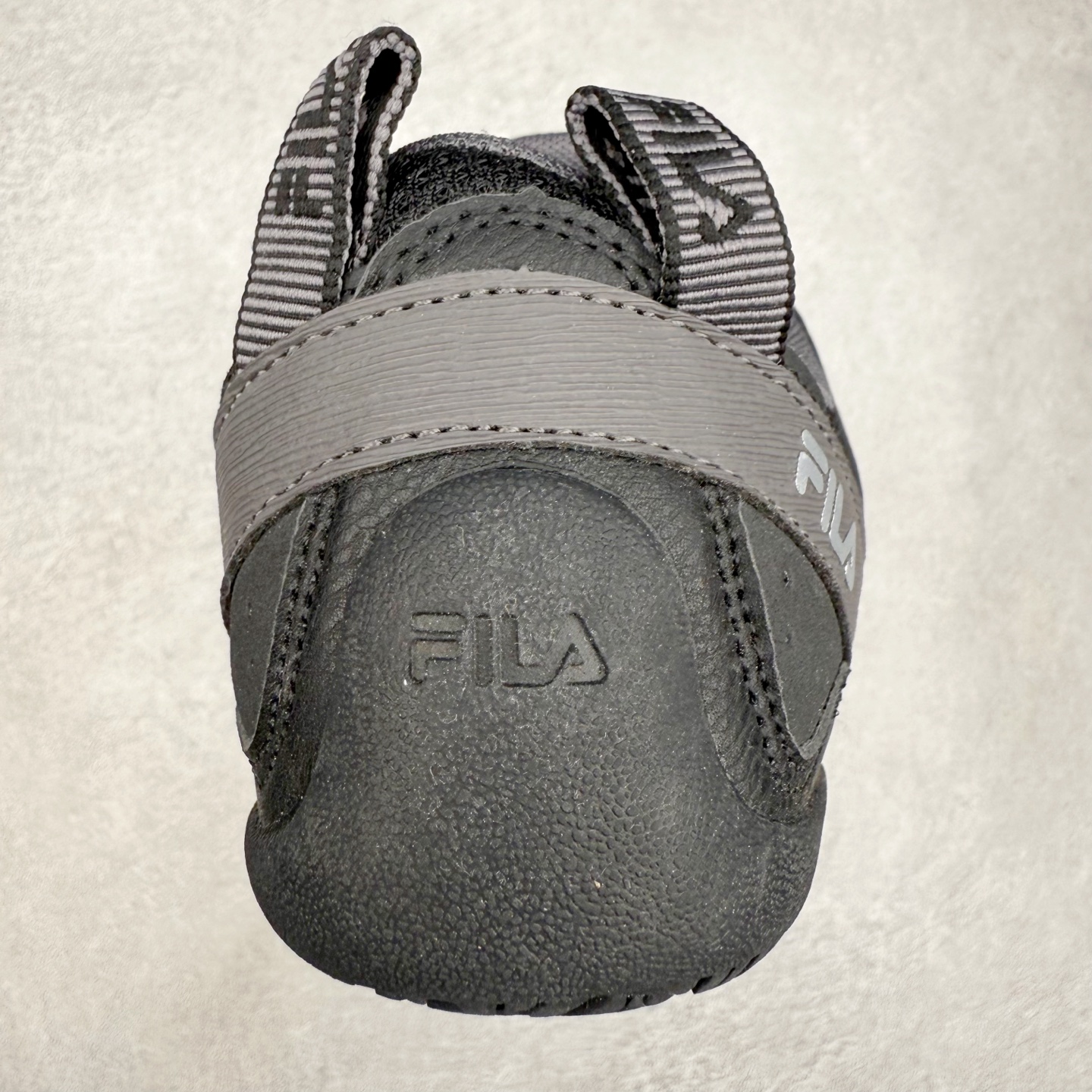 图片[8]-FILA斐乐 STEP 彩石鞋 复古运动百搭时尚舒适 耐磨 低帮 生活休闲鞋 女款 FUSION 系列传承了 FILA 的百年基因，融入年轻运动及潮流文化，成为引领变革、创新突破的一代。以“1+N” 的跨界合作模式重现经典的同时创造经典。带来最出其不意的跨界合作惊喜。同时，FILAFUSION把FILA 的 DNA 融入到定制体验里，你可以随心制造厲于你的产品。FILA FUSION 的鞋家族涵盖了老爹鞋、跑步鞋、网球鞋、季节款。风格复古新潮，满足了时尚人士出行及各类运动的搭配需求，成为当下年轻人筷拥的鞋类品牌之一。FILA FUSION 走进年轻人的世界，通过年轻人运动，街舞，滑板，篮球，展现 FILA FUSION 的潮流态度和年轻文化。FILA FUSION 认为末来属于引领变革、创新突破的年轻一代，让我们一起构成 FILA 未来的蓝图吧！尺码：35.5 36 36.5 37.5 38 38.5 39 40-选品中心