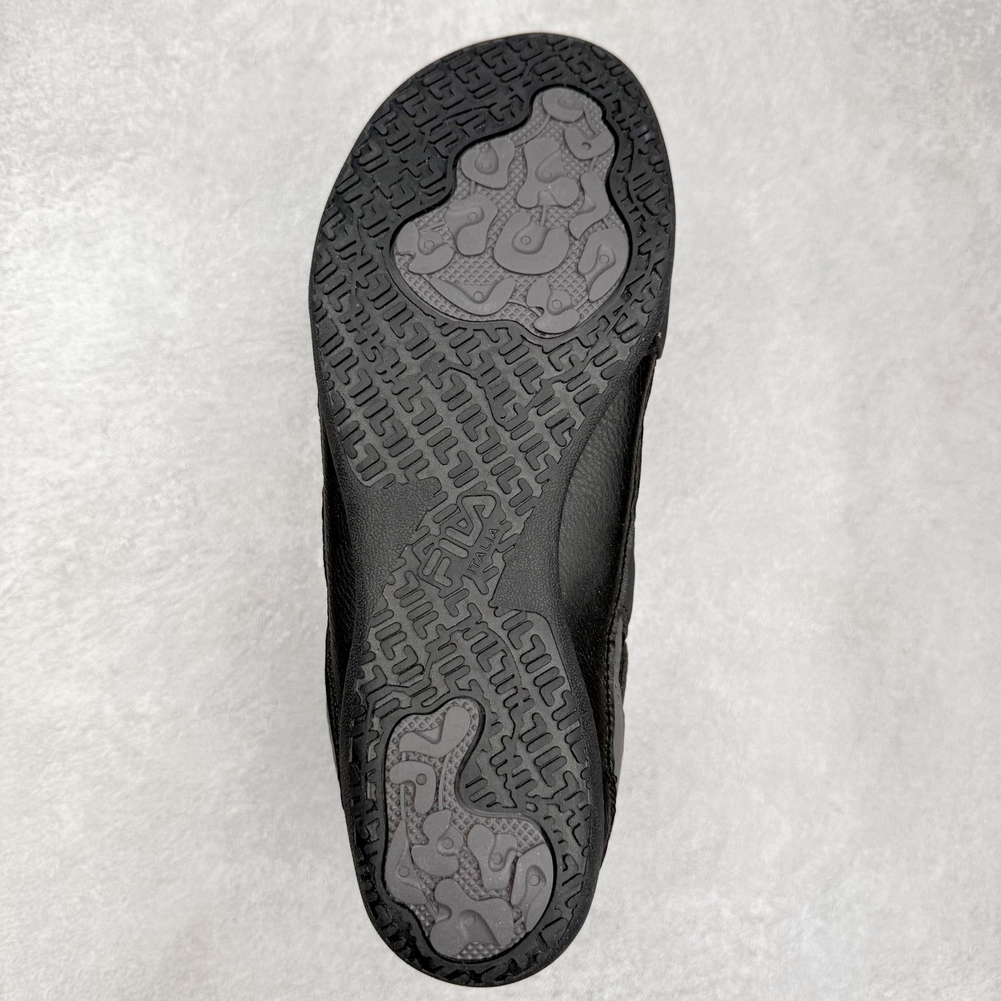 图片[9]-FILA斐乐 STEP 彩石鞋 复古运动百搭时尚舒适 耐磨 低帮 生活休闲鞋 女款 FUSION 系列传承了 FILA 的百年基因，融入年轻运动及潮流文化，成为引领变革、创新突破的一代。以“1+N” 的跨界合作模式重现经典的同时创造经典。带来最出其不意的跨界合作惊喜。同时，FILAFUSION把FILA 的 DNA 融入到定制体验里，你可以随心制造厲于你的产品。FILA FUSION 的鞋家族涵盖了老爹鞋、跑步鞋、网球鞋、季节款。风格复古新潮，满足了时尚人士出行及各类运动的搭配需求，成为当下年轻人筷拥的鞋类品牌之一。FILA FUSION 走进年轻人的世界，通过年轻人运动，街舞，滑板，篮球，展现 FILA FUSION 的潮流态度和年轻文化。FILA FUSION 认为末来属于引领变革、创新突破的年轻一代，让我们一起构成 FILA 未来的蓝图吧！尺码：35.5 36 36.5 37.5 38 38.5 39 40-选品中心