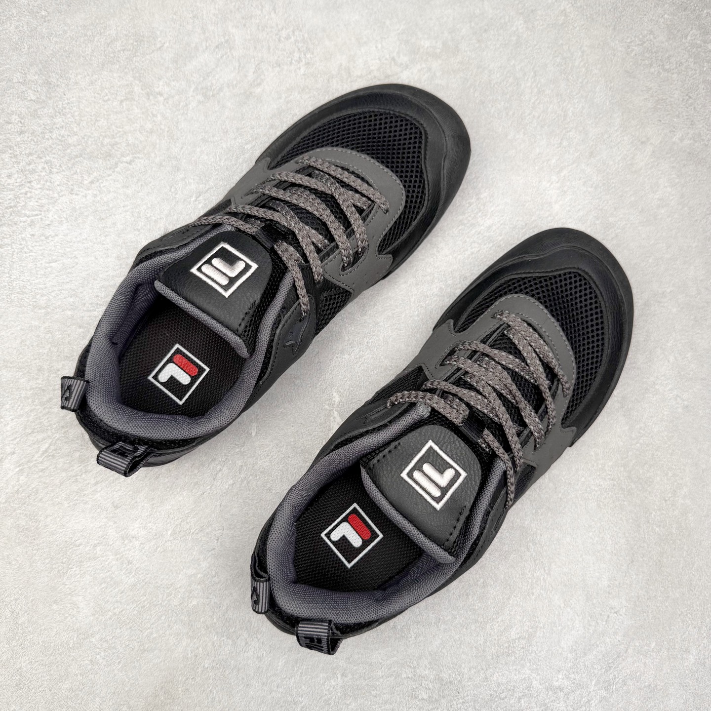 图片[3]-FILA斐乐 STEP 彩石鞋 复古运动百搭时尚舒适 耐磨 低帮 生活休闲鞋 女款 FUSION 系列传承了 FILA 的百年基因，融入年轻运动及潮流文化，成为引领变革、创新突破的一代。以“1+N” 的跨界合作模式重现经典的同时创造经典。带来最出其不意的跨界合作惊喜。同时，FILAFUSION把FILA 的 DNA 融入到定制体验里，你可以随心制造厲于你的产品。FILA FUSION 的鞋家族涵盖了老爹鞋、跑步鞋、网球鞋、季节款。风格复古新潮，满足了时尚人士出行及各类运动的搭配需求，成为当下年轻人筷拥的鞋类品牌之一。FILA FUSION 走进年轻人的世界，通过年轻人运动，街舞，滑板，篮球，展现 FILA FUSION 的潮流态度和年轻文化。FILA FUSION 认为末来属于引领变革、创新突破的年轻一代，让我们一起构成 FILA 未来的蓝图吧！尺码：35.5 36 36.5 37.5 38 38.5 39 40-选品中心