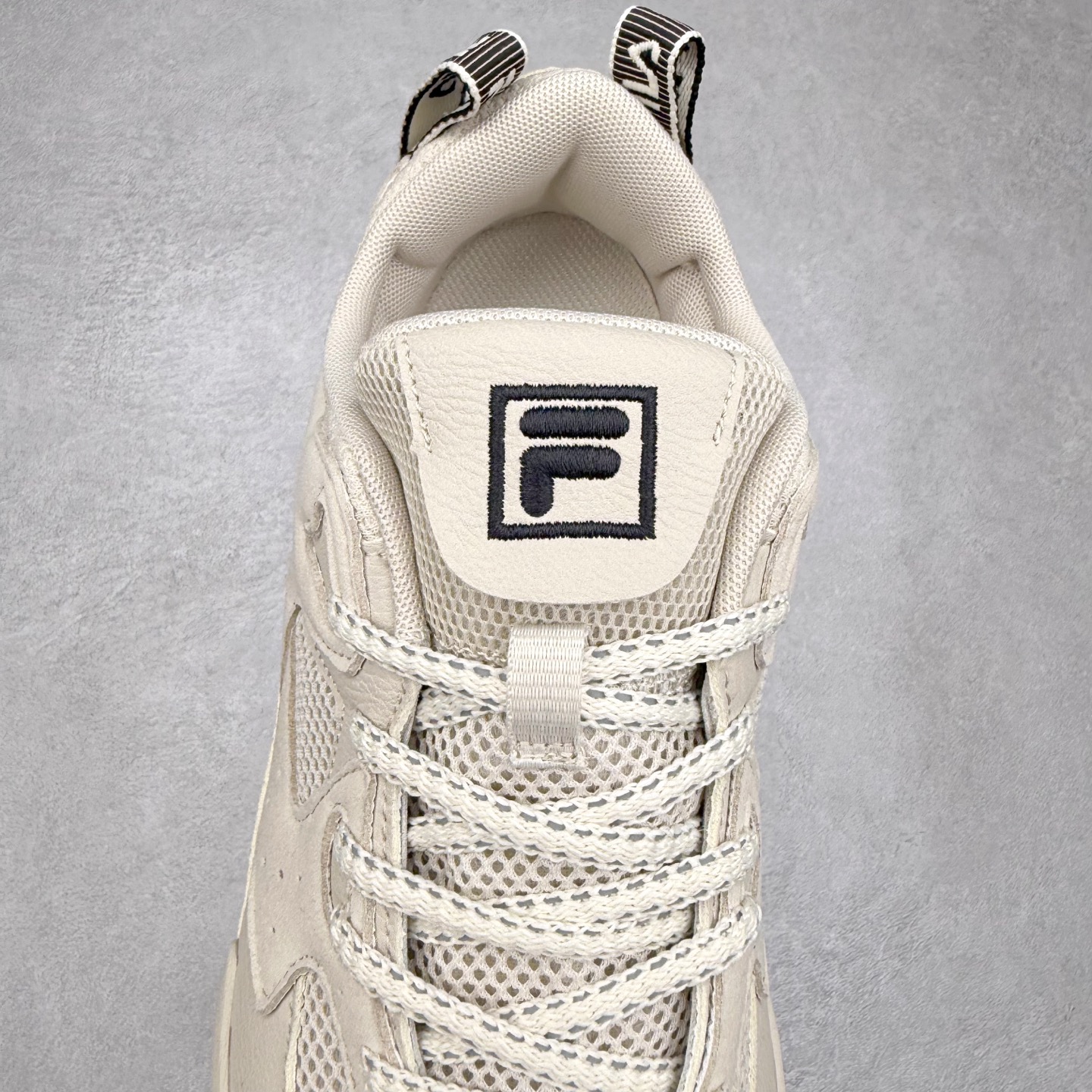 图片[5]-FILA斐乐 STEP 彩石鞋 复古运动百搭时尚舒适 耐磨 低帮 生活休闲鞋 女款 FUSION 系列传承了 FILA 的百年基因，融入年轻运动及潮流文化，成为引领变革、创新突破的一代。以“1+N” 的跨界合作模式重现经典的同时创造经典。带来最出其不意的跨界合作惊喜。同时，FILAFUSION把FILA 的 DNA 融入到定制体验里，你可以随心制造厲于你的产品。FILA FUSION 的鞋家族涵盖了老爹鞋、跑步鞋、网球鞋、季节款。风格复古新潮，满足了时尚人士出行及各类运动的搭配需求，成为当下年轻人筷拥的鞋类品牌之一。FILA FUSION 走进年轻人的世界，通过年轻人运动，街舞，滑板，篮球，展现 FILA FUSION 的潮流态度和年轻文化。FILA FUSION 认为末来属于引领变革、创新突破的年轻一代，让我们一起构成 FILA 未来的蓝图吧！尺码：35.5 36 36.5 37.5 38 38.5 39 40-选品中心