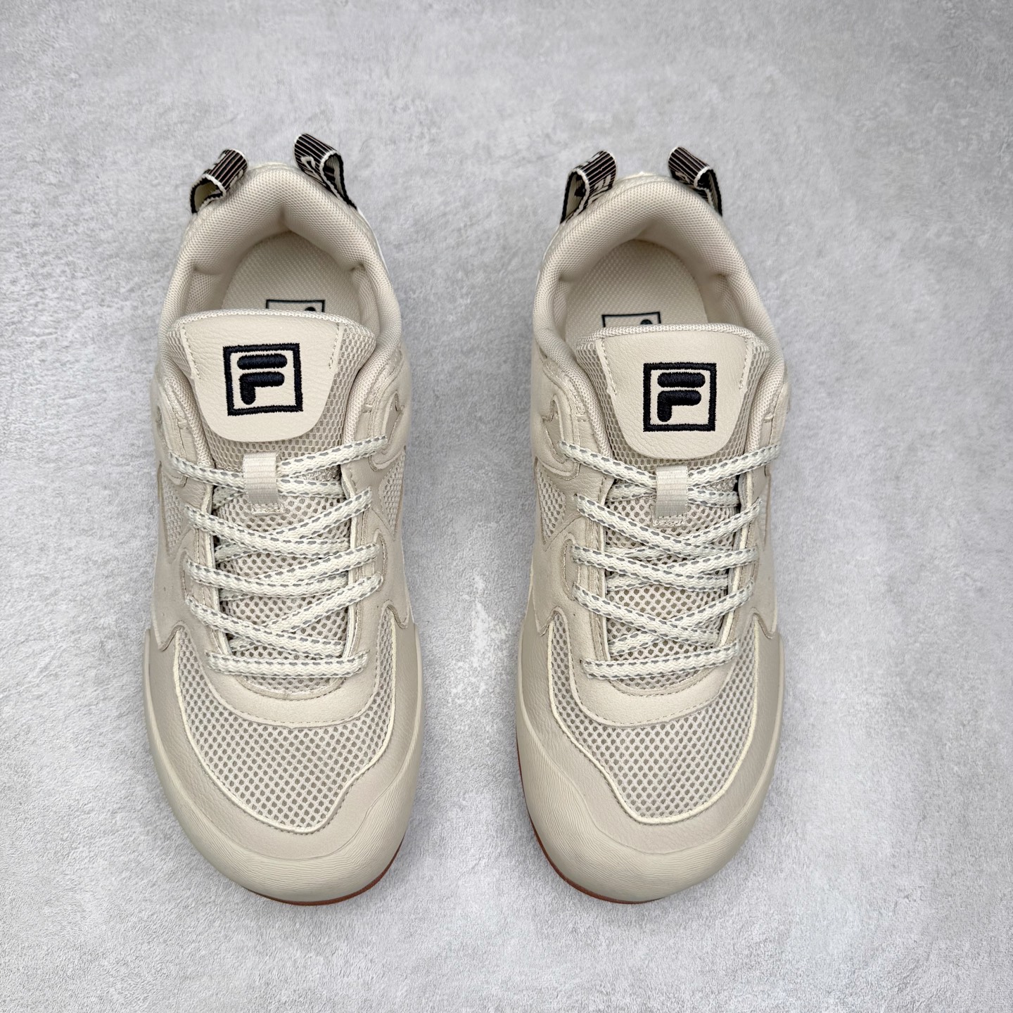 图片[2]-FILA斐乐 STEP 彩石鞋 复古运动百搭时尚舒适 耐磨 低帮 生活休闲鞋 女款 FUSION 系列传承了 FILA 的百年基因，融入年轻运动及潮流文化，成为引领变革、创新突破的一代。以“1+N” 的跨界合作模式重现经典的同时创造经典。带来最出其不意的跨界合作惊喜。同时，FILAFUSION把FILA 的 DNA 融入到定制体验里，你可以随心制造厲于你的产品。FILA FUSION 的鞋家族涵盖了老爹鞋、跑步鞋、网球鞋、季节款。风格复古新潮，满足了时尚人士出行及各类运动的搭配需求，成为当下年轻人筷拥的鞋类品牌之一。FILA FUSION 走进年轻人的世界，通过年轻人运动，街舞，滑板，篮球，展现 FILA FUSION 的潮流态度和年轻文化。FILA FUSION 认为末来属于引领变革、创新突破的年轻一代，让我们一起构成 FILA 未来的蓝图吧！尺码：35.5 36 36.5 37.5 38 38.5 39 40-选品中心