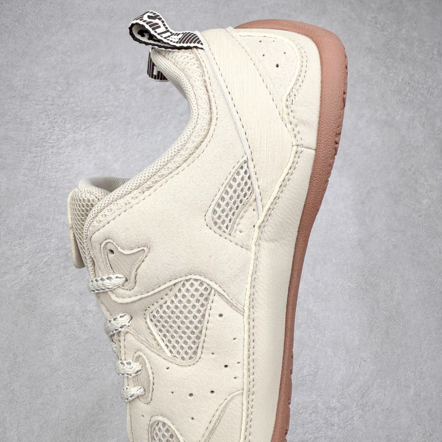 图片[7]-FILA斐乐 STEP 彩石鞋 复古运动百搭时尚舒适 耐磨 低帮 生活休闲鞋 女款 FUSION 系列传承了 FILA 的百年基因，融入年轻运动及潮流文化，成为引领变革、创新突破的一代。以“1+N” 的跨界合作模式重现经典的同时创造经典。带来最出其不意的跨界合作惊喜。同时，FILAFUSION把FILA 的 DNA 融入到定制体验里，你可以随心制造厲于你的产品。FILA FUSION 的鞋家族涵盖了老爹鞋、跑步鞋、网球鞋、季节款。风格复古新潮，满足了时尚人士出行及各类运动的搭配需求，成为当下年轻人筷拥的鞋类品牌之一。FILA FUSION 走进年轻人的世界，通过年轻人运动，街舞，滑板，篮球，展现 FILA FUSION 的潮流态度和年轻文化。FILA FUSION 认为末来属于引领变革、创新突破的年轻一代，让我们一起构成 FILA 未来的蓝图吧！尺码：35.5 36 36.5 37.5 38 38.5 39 40-选品中心