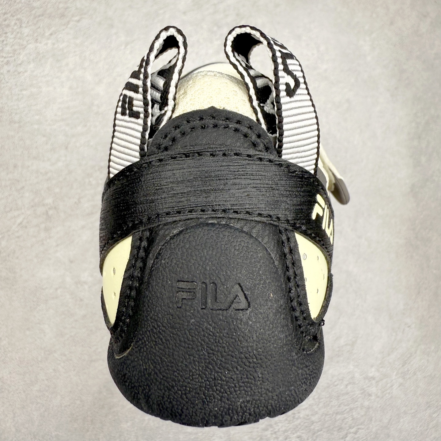 图片[8]-FILA斐乐 STEP 彩石鞋 复古运动百搭时尚舒适 耐磨 低帮 生活休闲鞋 女款 FUSION 系列传承了 FILA 的百年基因，融入年轻运动及潮流文化，成为引领变革、创新突破的一代。以“1+N” 的跨界合作模式重现经典的同时创造经典。带来最出其不意的跨界合作惊喜。同时，FILAFUSION把FILA 的 DNA 融入到定制体验里，你可以随心制造厲于你的产品。FILA FUSION 的鞋家族涵盖了老爹鞋、跑步鞋、网球鞋、季节款。风格复古新潮，满足了时尚人士出行及各类运动的搭配需求，成为当下年轻人筷拥的鞋类品牌之一。FILA FUSION 走进年轻人的世界，通过年轻人运动，街舞，滑板，篮球，展现 FILA FUSION 的潮流态度和年轻文化。FILA FUSION 认为末来属于引领变革、创新突破的年轻一代，让我们一起构成 FILA 未来的蓝图吧！尺码：35.5 36 36.5 37.5 38 38.5 39 40-选品中心