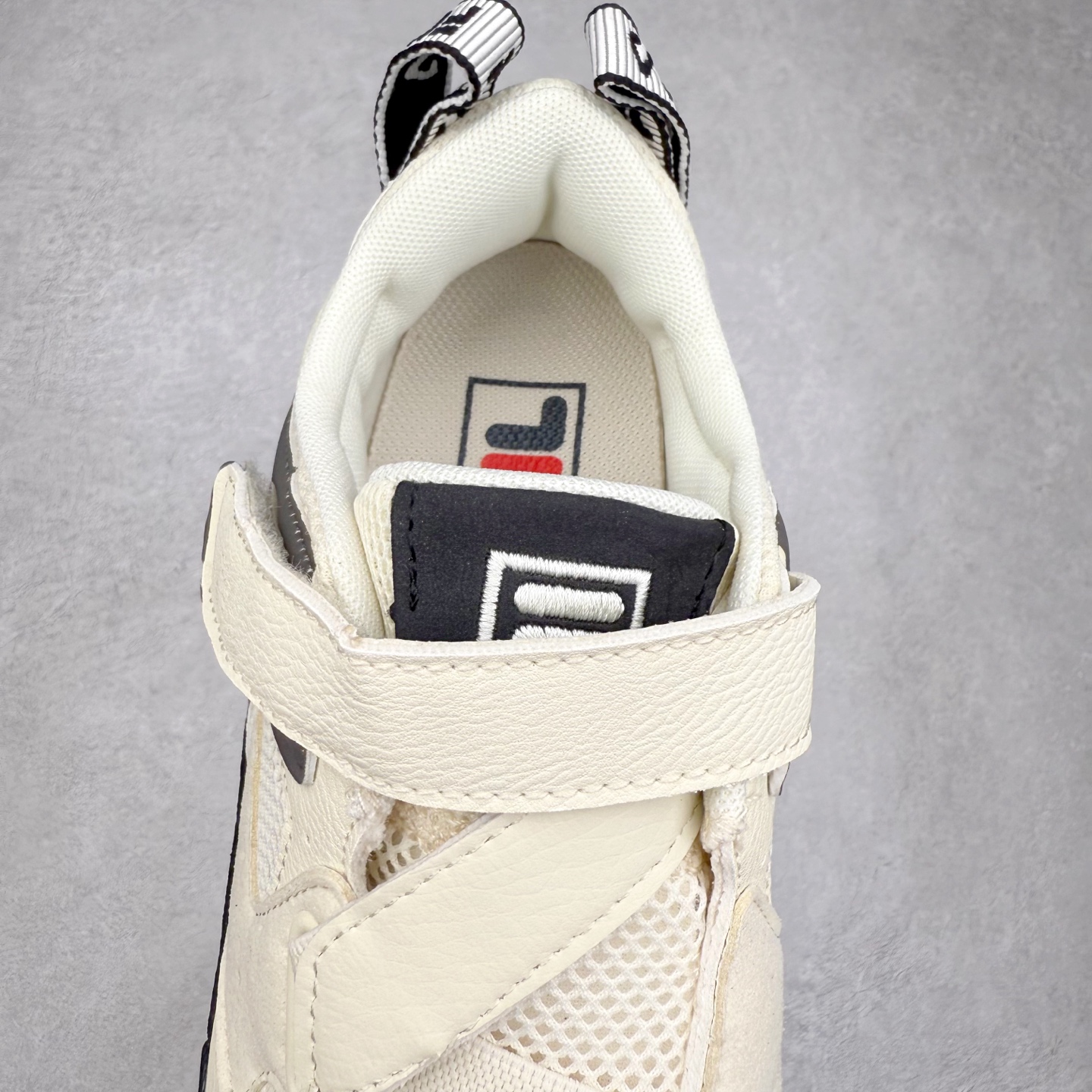 图片[5]-FILA斐乐 STEP 彩石鞋 复古运动百搭时尚舒适 耐磨 低帮 生活休闲鞋 女款 FUSION 系列传承了 FILA 的百年基因，融入年轻运动及潮流文化，成为引领变革、创新突破的一代。以“1+N” 的跨界合作模式重现经典的同时创造经典。带来最出其不意的跨界合作惊喜。同时，FILAFUSION把FILA 的 DNA 融入到定制体验里，你可以随心制造厲于你的产品。FILA FUSION 的鞋家族涵盖了老爹鞋、跑步鞋、网球鞋、季节款。风格复古新潮，满足了时尚人士出行及各类运动的搭配需求，成为当下年轻人筷拥的鞋类品牌之一。FILA FUSION 走进年轻人的世界，通过年轻人运动，街舞，滑板，篮球，展现 FILA FUSION 的潮流态度和年轻文化。FILA FUSION 认为末来属于引领变革、创新突破的年轻一代，让我们一起构成 FILA 未来的蓝图吧！尺码：35.5 36 36.5 37.5 38 38.5 39 40-选品中心