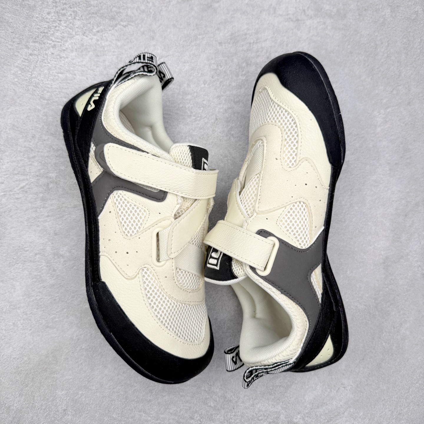 图片[3]-FILA斐乐 STEP 彩石鞋 复古运动百搭时尚舒适 耐磨 低帮 生活休闲鞋 女款 FUSION 系列传承了 FILA 的百年基因，融入年轻运动及潮流文化，成为引领变革、创新突破的一代。以“1+N” 的跨界合作模式重现经典的同时创造经典。带来最出其不意的跨界合作惊喜。同时，FILAFUSION把FILA 的 DNA 融入到定制体验里，你可以随心制造厲于你的产品。FILA FUSION 的鞋家族涵盖了老爹鞋、跑步鞋、网球鞋、季节款。风格复古新潮，满足了时尚人士出行及各类运动的搭配需求，成为当下年轻人筷拥的鞋类品牌之一。FILA FUSION 走进年轻人的世界，通过年轻人运动，街舞，滑板，篮球，展现 FILA FUSION 的潮流态度和年轻文化。FILA FUSION 认为末来属于引领变革、创新突破的年轻一代，让我们一起构成 FILA 未来的蓝图吧！尺码：35.5 36 36.5 37.5 38 38.5 39 40-选品中心