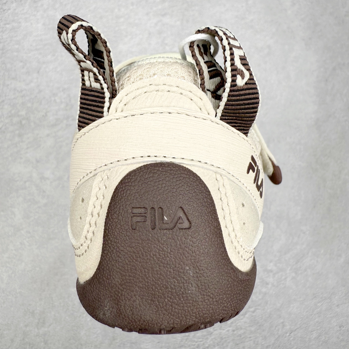 图片[8]-FILA斐乐 STEP 彩石鞋 复古运动百搭时尚舒适 耐磨 低帮 生活休闲鞋 女款 FUSION 系列传承了 FILA 的百年基因，融入年轻运动及潮流文化，成为引领变革、创新突破的一代。以“1+N” 的跨界合作模式重现经典的同时创造经典。带来最出其不意的跨界合作惊喜。同时，FILAFUSION把FILA 的 DNA 融入到定制体验里，你可以随心制造厲于你的产品。FILA FUSION 的鞋家族涵盖了老爹鞋、跑步鞋、网球鞋、季节款。风格复古新潮，满足了时尚人士出行及各类运动的搭配需求，成为当下年轻人筷拥的鞋类品牌之一。FILA FUSION 走进年轻人的世界，通过年轻人运动，街舞，滑板，篮球，展现 FILA FUSION 的潮流态度和年轻文化。FILA FUSION 认为末来属于引领变革、创新突破的年轻一代，让我们一起构成 FILA 未来的蓝图吧！尺码：35.5 36 36.5 37.5 38 38.5 39 40-选品中心