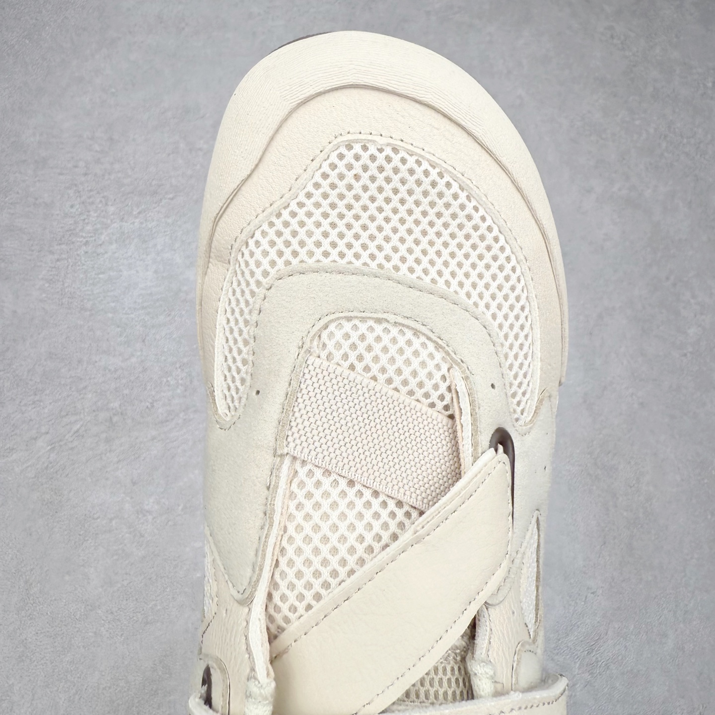 图片[4]-FILA斐乐 STEP 彩石鞋 复古运动百搭时尚舒适 耐磨 低帮 生活休闲鞋 女款 FUSION 系列传承了 FILA 的百年基因，融入年轻运动及潮流文化，成为引领变革、创新突破的一代。以“1+N” 的跨界合作模式重现经典的同时创造经典。带来最出其不意的跨界合作惊喜。同时，FILAFUSION把FILA 的 DNA 融入到定制体验里，你可以随心制造厲于你的产品。FILA FUSION 的鞋家族涵盖了老爹鞋、跑步鞋、网球鞋、季节款。风格复古新潮，满足了时尚人士出行及各类运动的搭配需求，成为当下年轻人筷拥的鞋类品牌之一。FILA FUSION 走进年轻人的世界，通过年轻人运动，街舞，滑板，篮球，展现 FILA FUSION 的潮流态度和年轻文化。FILA FUSION 认为末来属于引领变革、创新突破的年轻一代，让我们一起构成 FILA 未来的蓝图吧！尺码：35.5 36 36.5 37.5 38 38.5 39 40-选品中心