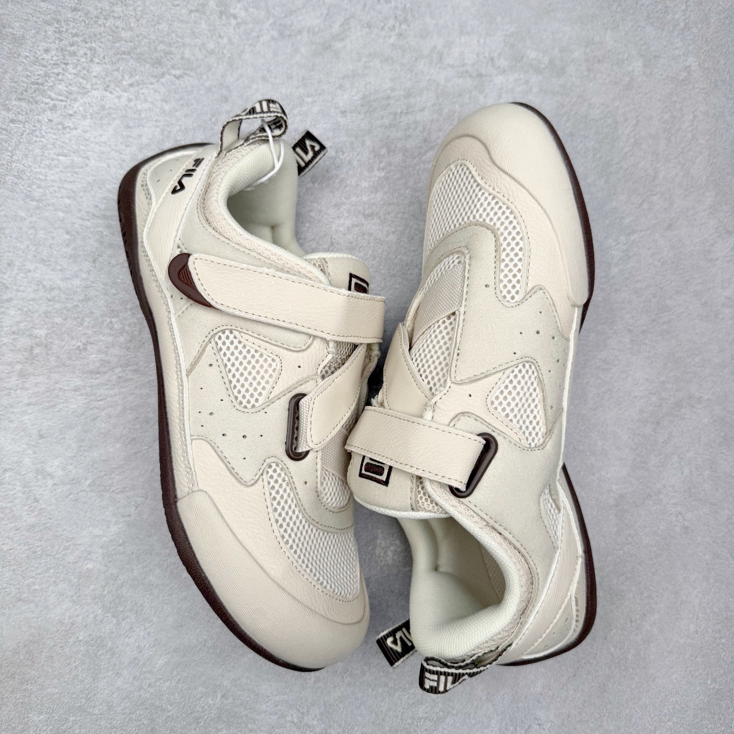 图片[3]-FILA斐乐 STEP 彩石鞋 复古运动百搭时尚舒适 耐磨 低帮 生活休闲鞋 女款 FUSION 系列传承了 FILA 的百年基因，融入年轻运动及潮流文化，成为引领变革、创新突破的一代。以“1+N” 的跨界合作模式重现经典的同时创造经典。带来最出其不意的跨界合作惊喜。同时，FILAFUSION把FILA 的 DNA 融入到定制体验里，你可以随心制造厲于你的产品。FILA FUSION 的鞋家族涵盖了老爹鞋、跑步鞋、网球鞋、季节款。风格复古新潮，满足了时尚人士出行及各类运动的搭配需求，成为当下年轻人筷拥的鞋类品牌之一。FILA FUSION 走进年轻人的世界，通过年轻人运动，街舞，滑板，篮球，展现 FILA FUSION 的潮流态度和年轻文化。FILA FUSION 认为末来属于引领变革、创新突破的年轻一代，让我们一起构成 FILA 未来的蓝图吧！尺码：35.5 36 36.5 37.5 38 38.5 39 40-选品中心