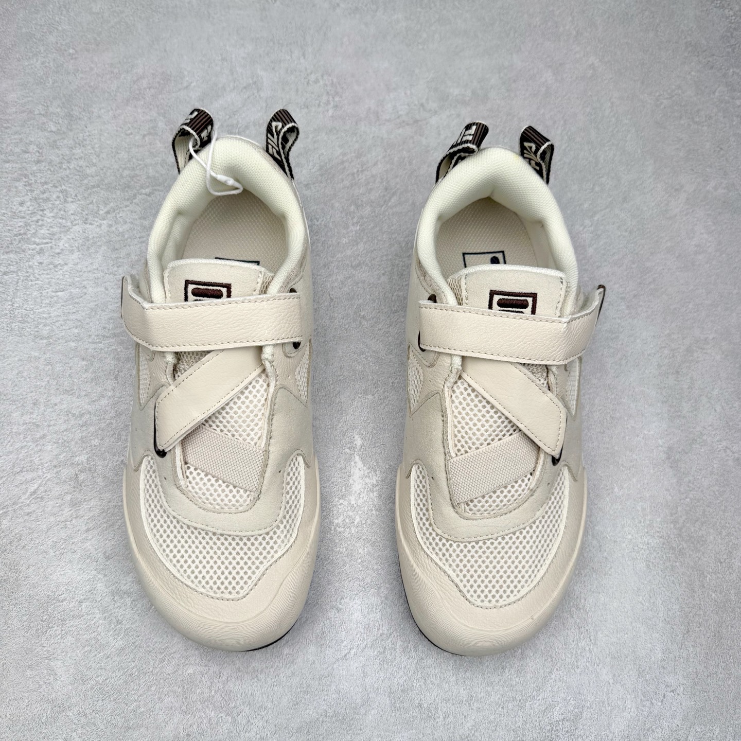 图片[2]-FILA斐乐 STEP 彩石鞋 复古运动百搭时尚舒适 耐磨 低帮 生活休闲鞋 女款 FUSION 系列传承了 FILA 的百年基因，融入年轻运动及潮流文化，成为引领变革、创新突破的一代。以“1+N” 的跨界合作模式重现经典的同时创造经典。带来最出其不意的跨界合作惊喜。同时，FILAFUSION把FILA 的 DNA 融入到定制体验里，你可以随心制造厲于你的产品。FILA FUSION 的鞋家族涵盖了老爹鞋、跑步鞋、网球鞋、季节款。风格复古新潮，满足了时尚人士出行及各类运动的搭配需求，成为当下年轻人筷拥的鞋类品牌之一。FILA FUSION 走进年轻人的世界，通过年轻人运动，街舞，滑板，篮球，展现 FILA FUSION 的潮流态度和年轻文化。FILA FUSION 认为末来属于引领变革、创新突破的年轻一代，让我们一起构成 FILA 未来的蓝图吧！尺码：35.5 36 36.5 37.5 38 38.5 39 40-选品中心