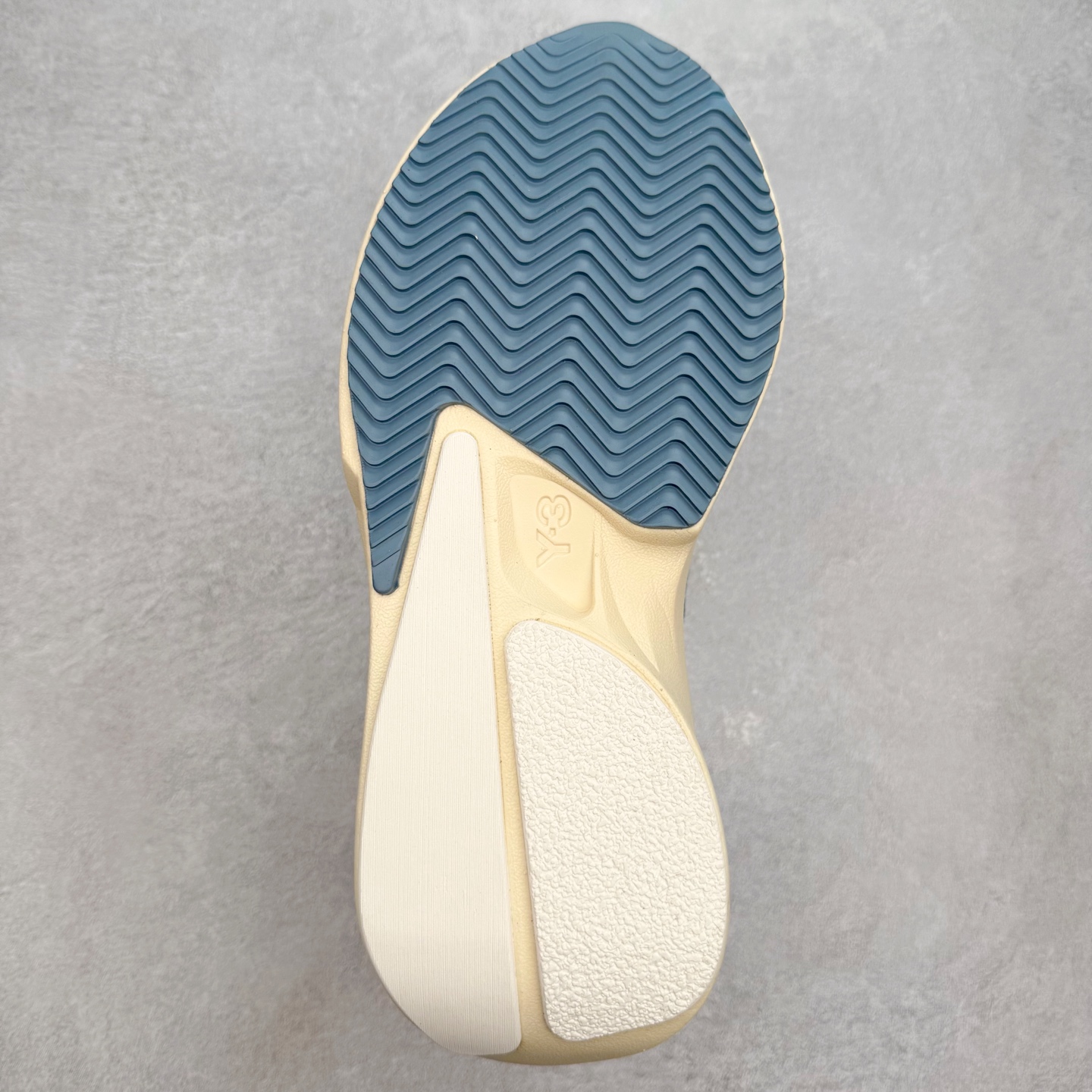 图片[9]-Y-3 皮革绒面革 百搭时尚 防滑 低帮 生活休闲鞋 男女同款 实拍调校N版已经零色差零失真 百分百还原实物色彩所见即所得 不存在货不对板色差等低级问题 选购参考实物拍摄 不混卖不参货 只用心做好货严格选品 承诺混一赔十 尺码：36 36.5 37.5 38 38.5 39 40 40.5 41 42 42.5 43 44 44.5 45-选品中心