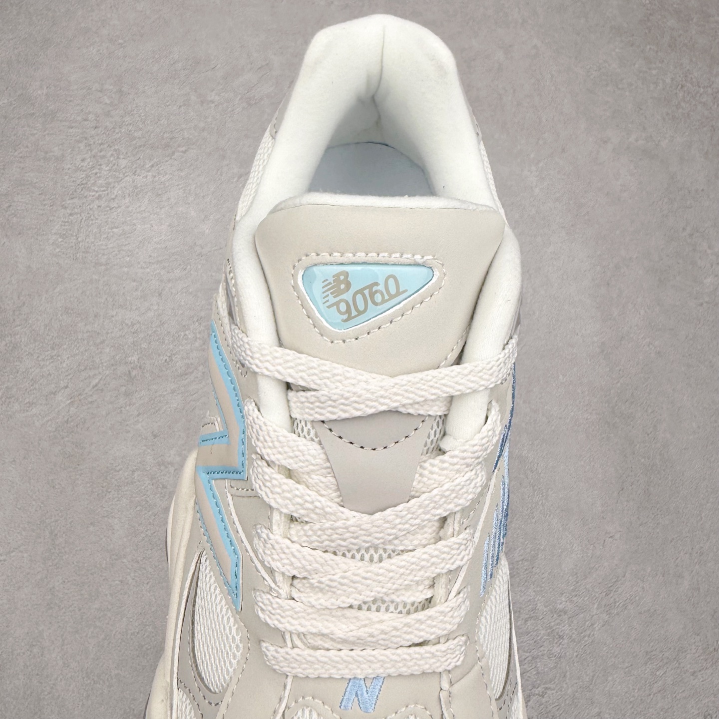 图片[5]-＃TG纯原特价福利 New Balance NB9060系列 新百伦绒面革网布经典百搭防滑耐磨透气低帮生活休闲鞋 全套原楦原纸板原厂数据开发 进口三明治网面 原装进口翻毛皮料正确绒感卡色 正确中底拉帮中底网布细节 原厂标裁 带紫光防伪 定制后跟透明水晶模块 冲裁组合 大底贴合程度胶水上色把控完美 整洁度挑战全网艺术家 多道序QC把关品质完善 匠心打造 耗时两个月开发完成 工艺极其复杂难度可想而知 新开独立私模大底 全网唯一正确六层组合大底 高端零售专供产物 尺码：36 37 37.5 38 38.5 39 40 40.5 41 42 42.5 43 44 45 46.5-选品中心