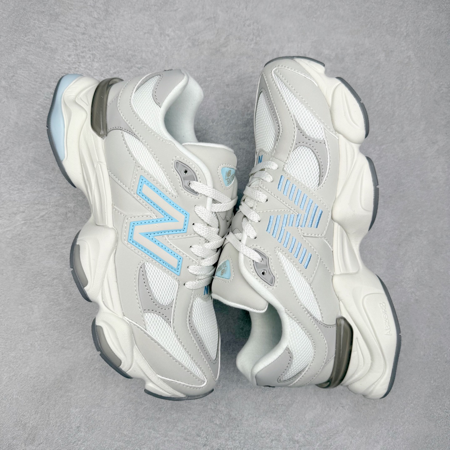 图片[3]-＃TG纯原特价福利 New Balance NB9060系列 新百伦绒面革网布经典百搭防滑耐磨透气低帮生活休闲鞋 全套原楦原纸板原厂数据开发 进口三明治网面 原装进口翻毛皮料正确绒感卡色 正确中底拉帮中底网布细节 原厂标裁 带紫光防伪 定制后跟透明水晶模块 冲裁组合 大底贴合程度胶水上色把控完美 整洁度挑战全网艺术家 多道序QC把关品质完善 匠心打造 耗时两个月开发完成 工艺极其复杂难度可想而知 新开独立私模大底 全网唯一正确六层组合大底 高端零售专供产物 尺码：36 37 37.5 38 38.5 39 40 40.5 41 42 42.5 43 44 45 46.5-选品中心