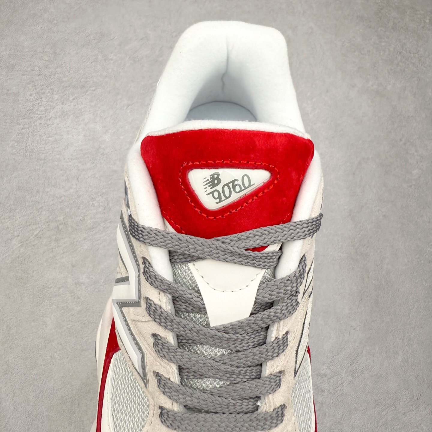 图片[5]-＃TG纯原特价福利 New Balance NB9060系列 新百伦绒面革网布经典百搭防滑耐磨透气低帮生活休闲鞋 全套原楦原纸板原厂数据开发 进口三明治网面 原装进口翻毛皮料正确绒感卡色 正确中底拉帮中底网布细节 原厂标裁 带紫光防伪 定制后跟透明水晶模块 冲裁组合 大底贴合程度胶水上色把控完美 整洁度挑战全网艺术家 多道序QC把关品质完善 匠心打造 耗时两个月开发完成 工艺极其复杂难度可想而知 新开独立私模大底 全网唯一正确六层组合大底 高端零售专供产物 尺码：36 37 37.5 38 38.5 39 40 40.5 41 42 42.5 43 44 45 46.5-选品中心