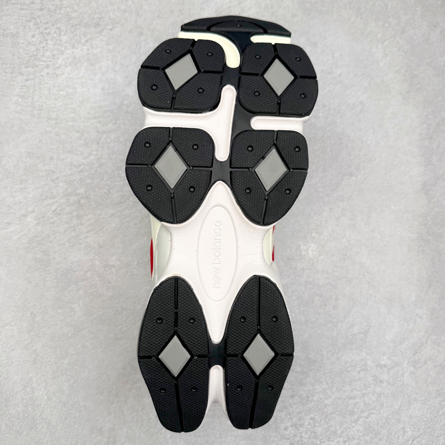 图片[9]-＃TG纯原特价福利 New Balance NB9060系列 新百伦绒面革网布经典百搭防滑耐磨透气低帮生活休闲鞋 全套原楦原纸板原厂数据开发 进口三明治网面 原装进口翻毛皮料正确绒感卡色 正确中底拉帮中底网布细节 原厂标裁 带紫光防伪 定制后跟透明水晶模块 冲裁组合 大底贴合程度胶水上色把控完美 整洁度挑战全网艺术家 多道序QC把关品质完善 匠心打造 耗时两个月开发完成 工艺极其复杂难度可想而知 新开独立私模大底 全网唯一正确六层组合大底 高端零售专供产物 尺码：36 37 37.5 38 38.5 39 40 40.5 41 42 42.5 43 44 45 46.5-选品中心