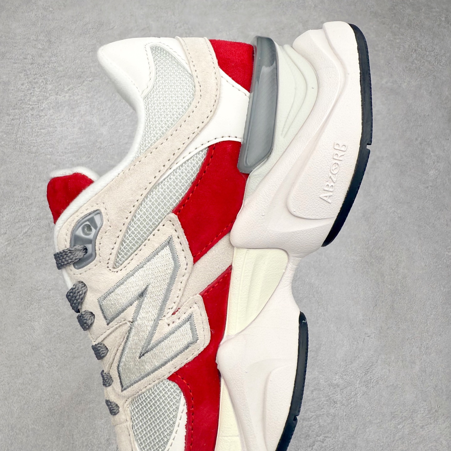 图片[7]-＃TG纯原特价福利 New Balance NB9060系列 新百伦绒面革网布经典百搭防滑耐磨透气低帮生活休闲鞋 全套原楦原纸板原厂数据开发 进口三明治网面 原装进口翻毛皮料正确绒感卡色 正确中底拉帮中底网布细节 原厂标裁 带紫光防伪 定制后跟透明水晶模块 冲裁组合 大底贴合程度胶水上色把控完美 整洁度挑战全网艺术家 多道序QC把关品质完善 匠心打造 耗时两个月开发完成 工艺极其复杂难度可想而知 新开独立私模大底 全网唯一正确六层组合大底 高端零售专供产物 尺码：36 37 37.5 38 38.5 39 40 40.5 41 42 42.5 43 44 45 46.5-选品中心