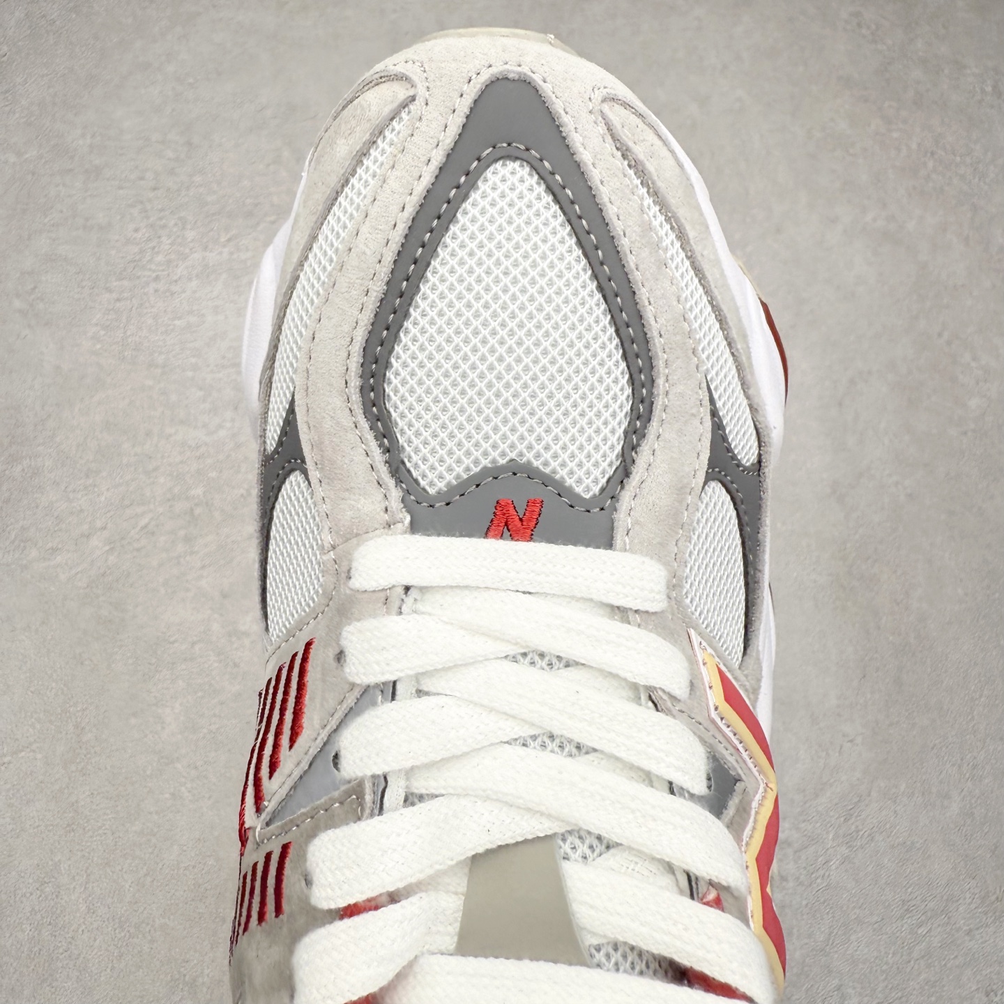 图片[4]-＃TG纯原特价福利 New Balance NB9060系列 新百伦绒面革网布经典百搭防滑耐磨透气低帮生活休闲鞋 全套原楦原纸板原厂数据开发 进口三明治网面 原装进口翻毛皮料正确绒感卡色 正确中底拉帮中底网布细节 原厂标裁 带紫光防伪 定制后跟透明水晶模块 冲裁组合 大底贴合程度胶水上色把控完美 整洁度挑战全网艺术家 多道序QC把关品质完善 匠心打造 耗时两个月开发完成 工艺极其复杂难度可想而知 新开独立私模大底 全网唯一正确六层组合大底 高端零售专供产物 尺码：36 37 37.5 38 38.5 39 40 40.5 41 42 42.5 43 44 45 46.5-选品中心