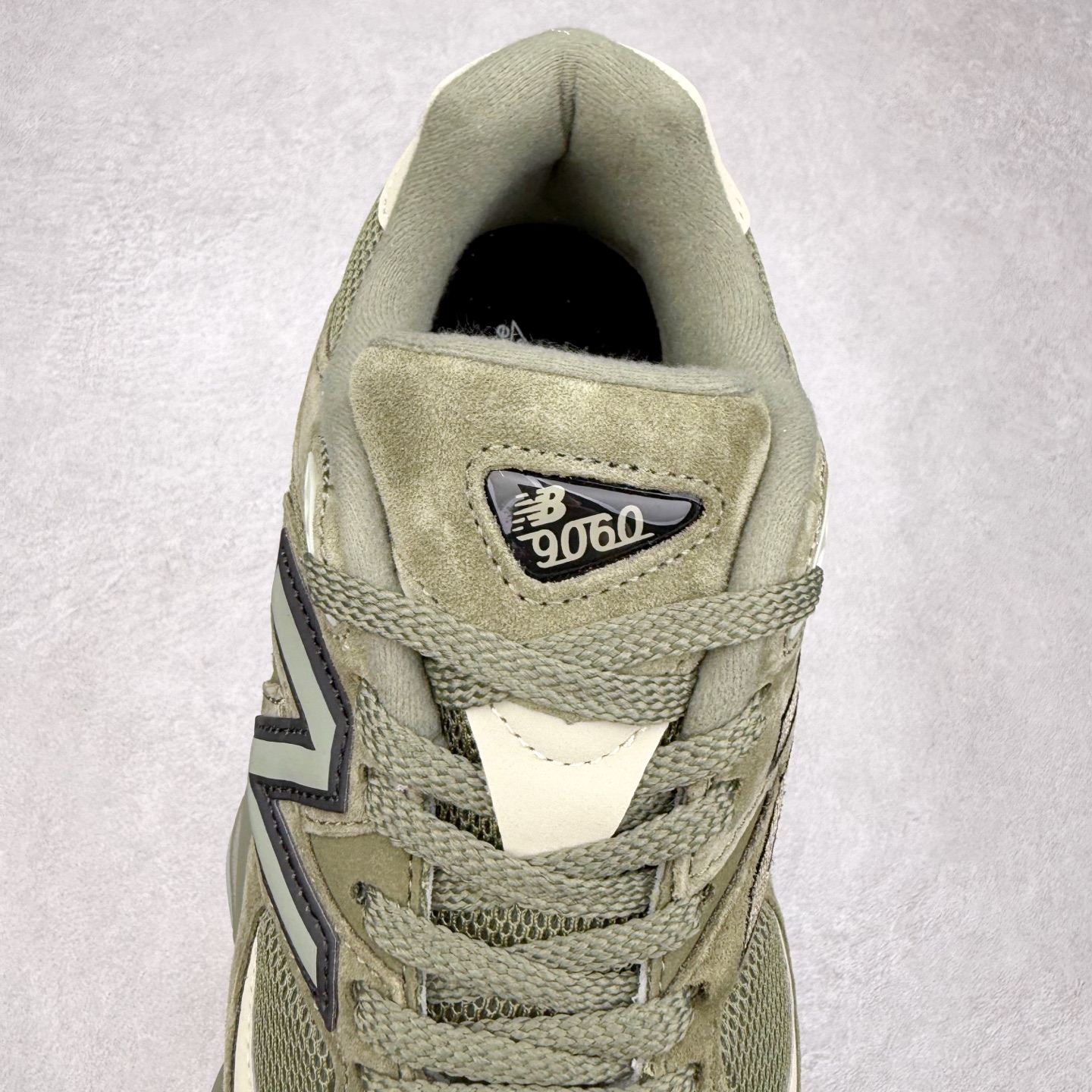 图片[5]-＃TG纯原特价福利 New Balance NB9060系列 新百伦绒面革网布经典百搭防滑耐磨透气低帮生活休闲鞋 全套原楦原纸板原厂数据开发 进口三明治网面 原装进口翻毛皮料正确绒感卡色 正确中底拉帮中底网布细节 原厂标裁 带紫光防伪 定制后跟透明水晶模块 冲裁组合 大底贴合程度胶水上色把控完美 整洁度挑战全网艺术家 多道序QC把关品质完善 匠心打造 耗时两个月开发完成 工艺极其复杂难度可想而知 新开独立私模大底 全网唯一正确六层组合大底 高端零售专供产物 尺码：36 37 37.5 38 38.5 39 40 40.5 41 42 42.5 43 44 45 46.5-选品中心