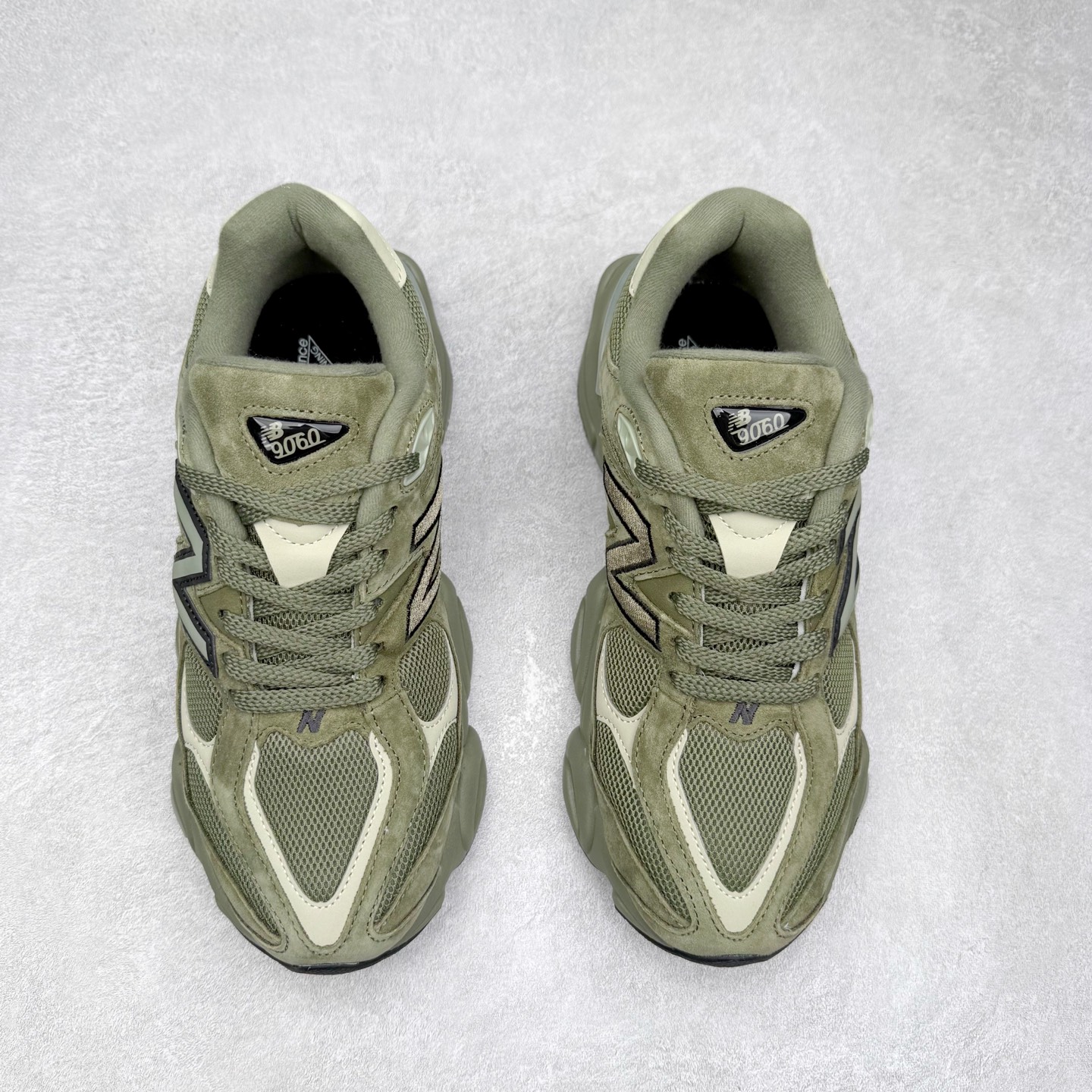 图片[2]-＃TG纯原特价福利 New Balance NB9060系列 新百伦绒面革网布经典百搭防滑耐磨透气低帮生活休闲鞋 全套原楦原纸板原厂数据开发 进口三明治网面 原装进口翻毛皮料正确绒感卡色 正确中底拉帮中底网布细节 原厂标裁 带紫光防伪 定制后跟透明水晶模块 冲裁组合 大底贴合程度胶水上色把控完美 整洁度挑战全网艺术家 多道序QC把关品质完善 匠心打造 耗时两个月开发完成 工艺极其复杂难度可想而知 新开独立私模大底 全网唯一正确六层组合大底 高端零售专供产物 尺码：36 37 37.5 38 38.5 39 40 40.5 41 42 42.5 43 44 45 46.5-选品中心