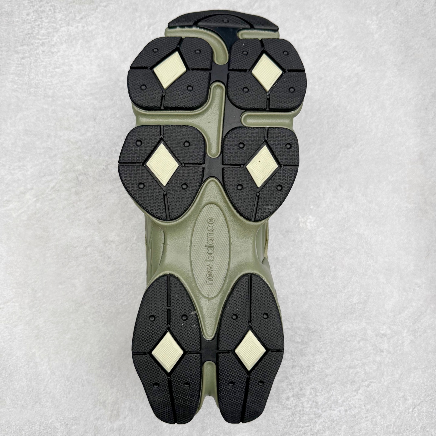 图片[9]-＃TG纯原特价福利 New Balance NB9060系列 新百伦绒面革网布经典百搭防滑耐磨透气低帮生活休闲鞋 全套原楦原纸板原厂数据开发 进口三明治网面 原装进口翻毛皮料正确绒感卡色 正确中底拉帮中底网布细节 原厂标裁 带紫光防伪 定制后跟透明水晶模块 冲裁组合 大底贴合程度胶水上色把控完美 整洁度挑战全网艺术家 多道序QC把关品质完善 匠心打造 耗时两个月开发完成 工艺极其复杂难度可想而知 新开独立私模大底 全网唯一正确六层组合大底 高端零售专供产物 尺码：36 37 37.5 38 38.5 39 40 40.5 41 42 42.5 43 44 45 46.5-选品中心