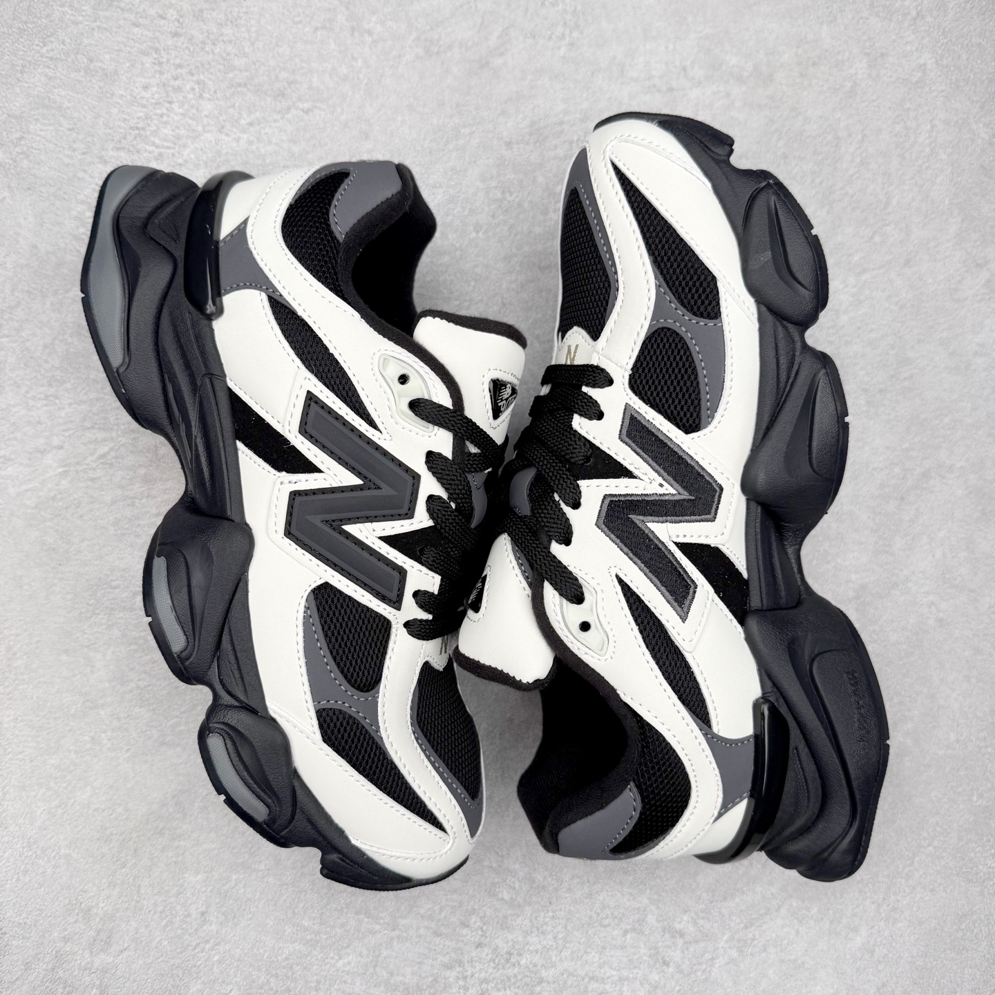 图片[3]-＃TG纯原特价福利 New Balance NB9060系列 新百伦绒面革网布经典百搭防滑耐磨透气低帮生活休闲鞋 全套原楦原纸板原厂数据开发 进口三明治网面 原装进口翻毛皮料正确绒感卡色 正确中底拉帮中底网布细节 原厂标裁 带紫光防伪 定制后跟透明水晶模块 冲裁组合 大底贴合程度胶水上色把控完美 整洁度挑战全网艺术家 多道序QC把关品质完善 匠心打造 耗时两个月开发完成 工艺极其复杂难度可想而知 新开独立私模大底 全网唯一正确六层组合大底 高端零售专供产物 尺码：36 37 37.5 38 38.5 39 40 40.5 41 42 42.5 43 44 45 46.5-选品中心