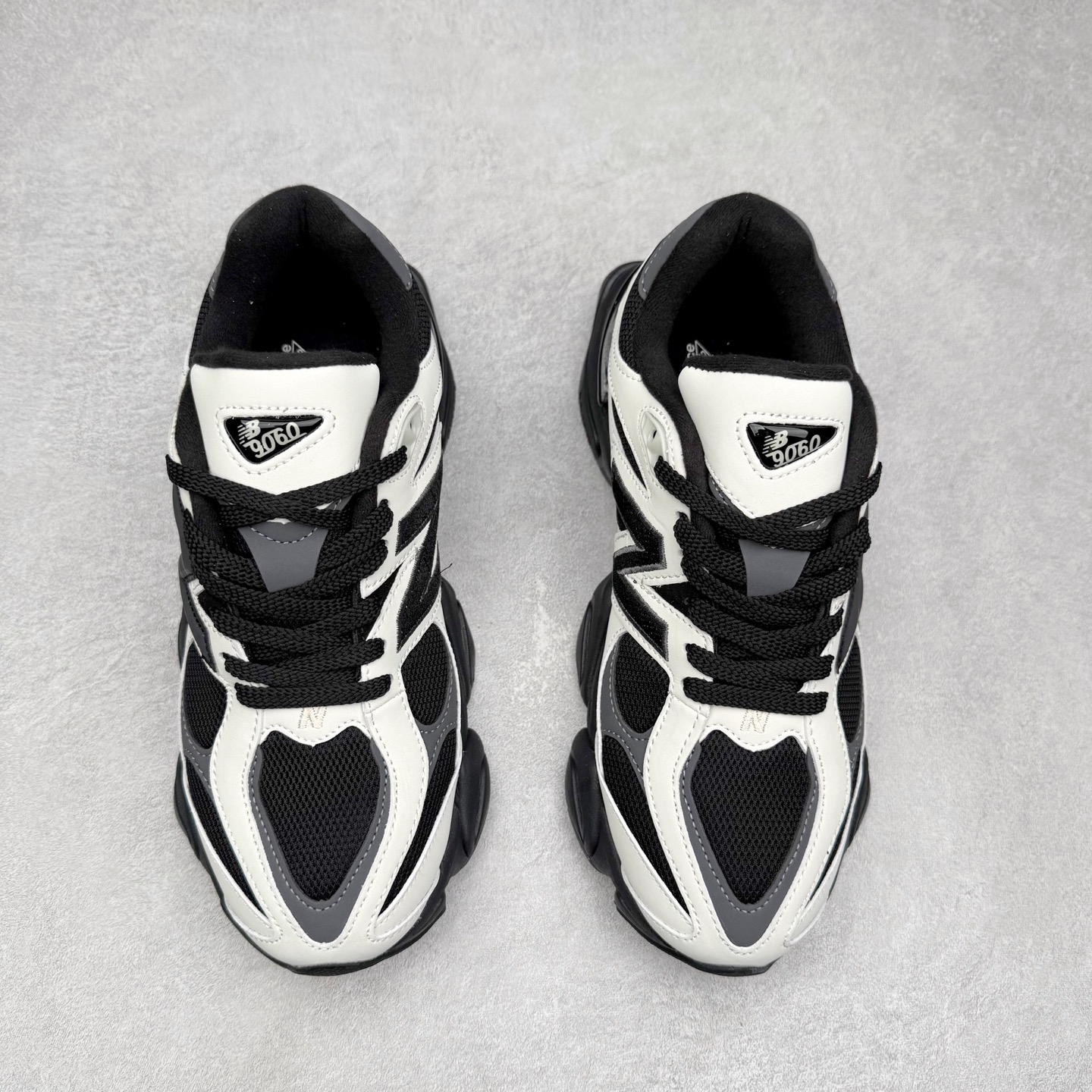 图片[2]-＃TG纯原特价福利 New Balance NB9060系列 新百伦绒面革网布经典百搭防滑耐磨透气低帮生活休闲鞋 全套原楦原纸板原厂数据开发 进口三明治网面 原装进口翻毛皮料正确绒感卡色 正确中底拉帮中底网布细节 原厂标裁 带紫光防伪 定制后跟透明水晶模块 冲裁组合 大底贴合程度胶水上色把控完美 整洁度挑战全网艺术家 多道序QC把关品质完善 匠心打造 耗时两个月开发完成 工艺极其复杂难度可想而知 新开独立私模大底 全网唯一正确六层组合大底 高端零售专供产物 尺码：36 37 37.5 38 38.5 39 40 40.5 41 42 42.5 43 44 45 46.5-选品中心