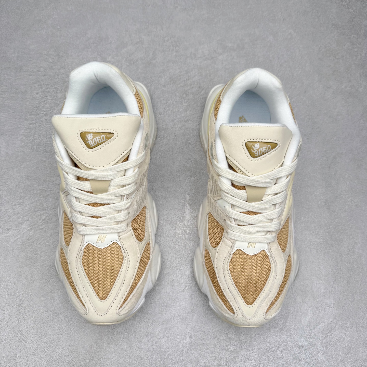 图片[2]-＃TG纯原特价福利 New Balance NB9060系列 新百伦绒面革网布经典百搭防滑耐磨透气低帮生活休闲鞋 全套原楦原纸板原厂数据开发 进口三明治网面 原装进口翻毛皮料正确绒感卡色 正确中底拉帮中底网布细节 原厂标裁 带紫光防伪 定制后跟透明水晶模块 冲裁组合 大底贴合程度胶水上色把控完美 整洁度挑战全网艺术家 多道序QC把关品质完善 匠心打造 耗时两个月开发完成 工艺极其复杂难度可想而知 新开独立私模大底 全网唯一正确六层组合大底 高端零售专供产物 尺码：36 37 37.5 38 38.5 39 40 40.5 41 42 42.5 43 44 45 46.5-选品中心