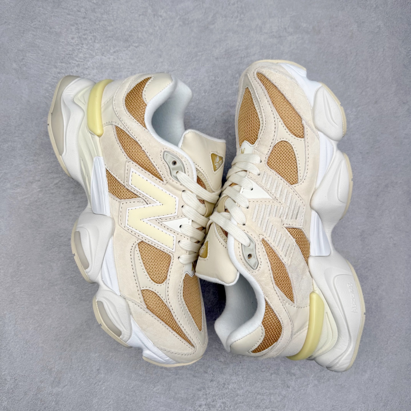 图片[3]-＃TG纯原特价福利 New Balance NB9060系列 新百伦绒面革网布经典百搭防滑耐磨透气低帮生活休闲鞋 全套原楦原纸板原厂数据开发 进口三明治网面 原装进口翻毛皮料正确绒感卡色 正确中底拉帮中底网布细节 原厂标裁 带紫光防伪 定制后跟透明水晶模块 冲裁组合 大底贴合程度胶水上色把控完美 整洁度挑战全网艺术家 多道序QC把关品质完善 匠心打造 耗时两个月开发完成 工艺极其复杂难度可想而知 新开独立私模大底 全网唯一正确六层组合大底 高端零售专供产物 尺码：36 37 37.5 38 38.5 39 40 40.5 41 42 42.5 43 44 45 46.5-选品中心