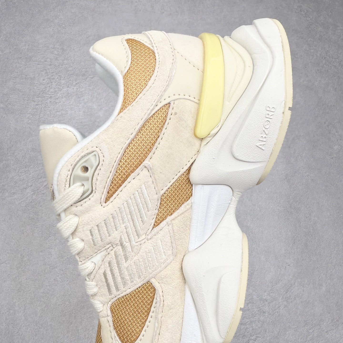 图片[7]-＃TG纯原特价福利 New Balance NB9060系列 新百伦绒面革网布经典百搭防滑耐磨透气低帮生活休闲鞋 全套原楦原纸板原厂数据开发 进口三明治网面 原装进口翻毛皮料正确绒感卡色 正确中底拉帮中底网布细节 原厂标裁 带紫光防伪 定制后跟透明水晶模块 冲裁组合 大底贴合程度胶水上色把控完美 整洁度挑战全网艺术家 多道序QC把关品质完善 匠心打造 耗时两个月开发完成 工艺极其复杂难度可想而知 新开独立私模大底 全网唯一正确六层组合大底 高端零售专供产物 尺码：36 37 37.5 38 38.5 39 40 40.5 41 42 42.5 43 44 45 46.5-选品中心