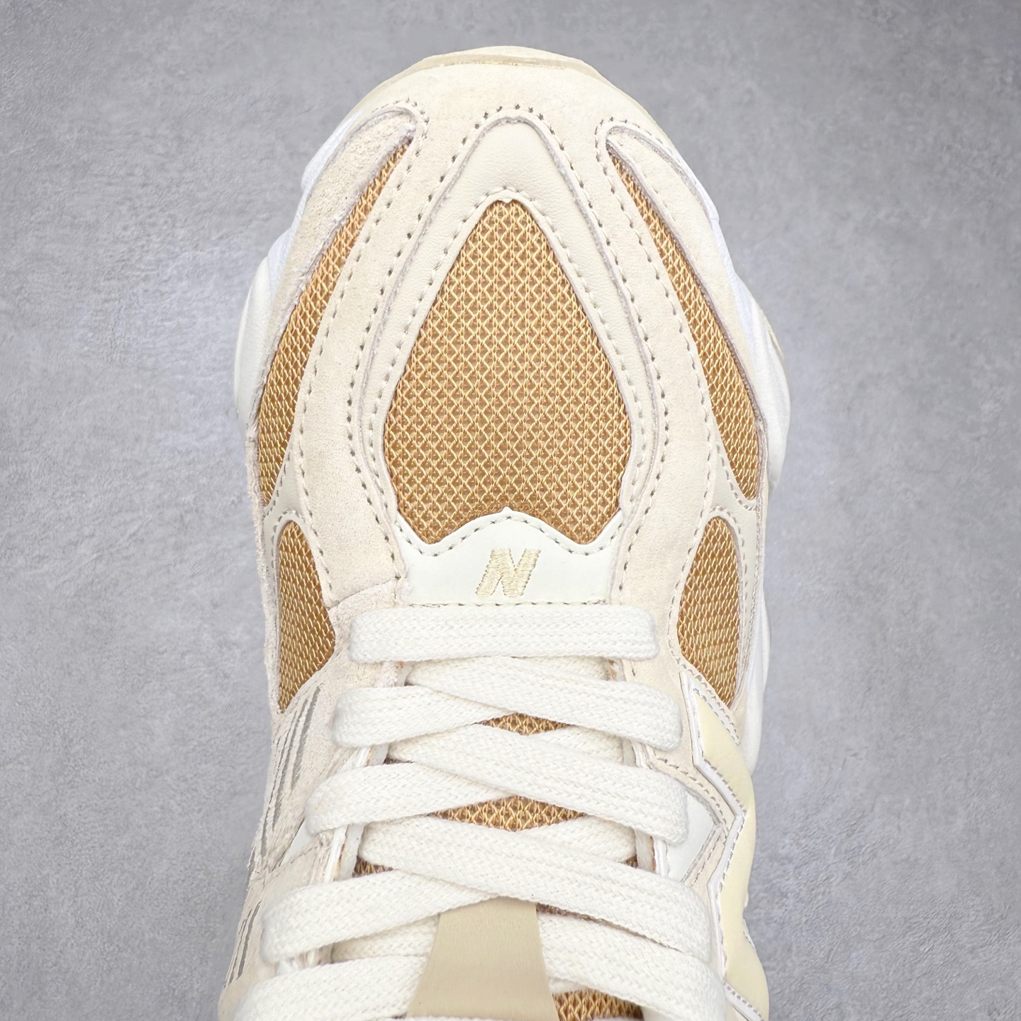 图片[4]-＃TG纯原特价福利 New Balance NB9060系列 新百伦绒面革网布经典百搭防滑耐磨透气低帮生活休闲鞋 全套原楦原纸板原厂数据开发 进口三明治网面 原装进口翻毛皮料正确绒感卡色 正确中底拉帮中底网布细节 原厂标裁 带紫光防伪 定制后跟透明水晶模块 冲裁组合 大底贴合程度胶水上色把控完美 整洁度挑战全网艺术家 多道序QC把关品质完善 匠心打造 耗时两个月开发完成 工艺极其复杂难度可想而知 新开独立私模大底 全网唯一正确六层组合大底 高端零售专供产物 尺码：36 37 37.5 38 38.5 39 40 40.5 41 42 42.5 43 44 45 46.5-选品中心