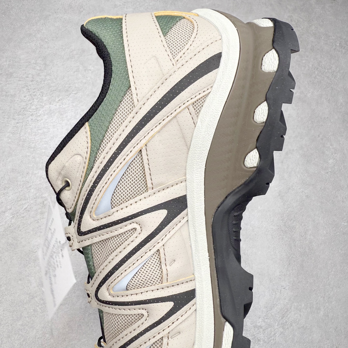 图片[7]-＃HP纯原 Salomon XT-QUEST ADV 萨洛蒙潮流越野机能户外功能鞋 纯原外贸平台特供订单 耗时半年巨作 全套原纸板楦头开发 原厂特供网布配套加持 确保原汁原味 完美呈现版型 原档数据独家私模五层组合大底 男女鞋同步官方开发至46.5 原装Ortholite轻量化鞋垫 中底布带钢印编号 原厂TPU锁扣 进口港宝加持 后跟自然饱满 还原公司包裹性 基于 SALOMON 初代 XT 鞋身造型并搭载 4D ADVANCED CHASSIS™ 大底打造而成 为这款 XT-QUEST 带来了多项足部控制与保护等功能性 如在运动过程中控制左右晃动的过程而提高稳定性、改善长途越野过程中足中到足尖的过渡、提高感知岩石的精确度以抵抗尖锐物体对脚底的伤害以及采用动态缓冲来增强穿着舒适感 从而减轻疲劳感 使 XT-QUEST 成为一双舒适且安全的户外之履 尺码：36 36.5 37.5 38 38.5 39 40 40.5 41 42 42.5 43 44 44.5 45 46.5-选品中心