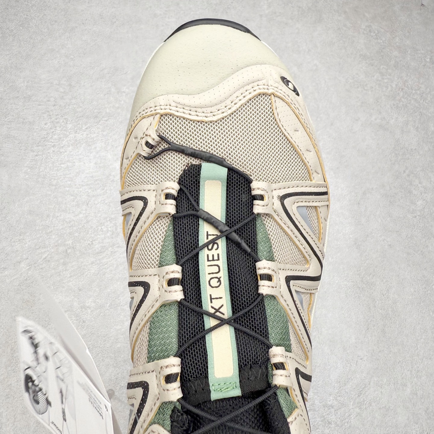 图片[4]-＃HP纯原 Salomon XT-QUEST ADV 萨洛蒙潮流越野机能户外功能鞋 纯原外贸平台特供订单 耗时半年巨作 全套原纸板楦头开发 原厂特供网布配套加持 确保原汁原味 完美呈现版型 原档数据独家私模五层组合大底 男女鞋同步官方开发至46.5 原装Ortholite轻量化鞋垫 中底布带钢印编号 原厂TPU锁扣 进口港宝加持 后跟自然饱满 还原公司包裹性 基于 SALOMON 初代 XT 鞋身造型并搭载 4D ADVANCED CHASSIS™ 大底打造而成 为这款 XT-QUEST 带来了多项足部控制与保护等功能性 如在运动过程中控制左右晃动的过程而提高稳定性、改善长途越野过程中足中到足尖的过渡、提高感知岩石的精确度以抵抗尖锐物体对脚底的伤害以及采用动态缓冲来增强穿着舒适感 从而减轻疲劳感 使 XT-QUEST 成为一双舒适且安全的户外之履 尺码：36 36.5 37.5 38 38.5 39 40 40.5 41 42 42.5 43 44 44.5 45 46.5-选品中心