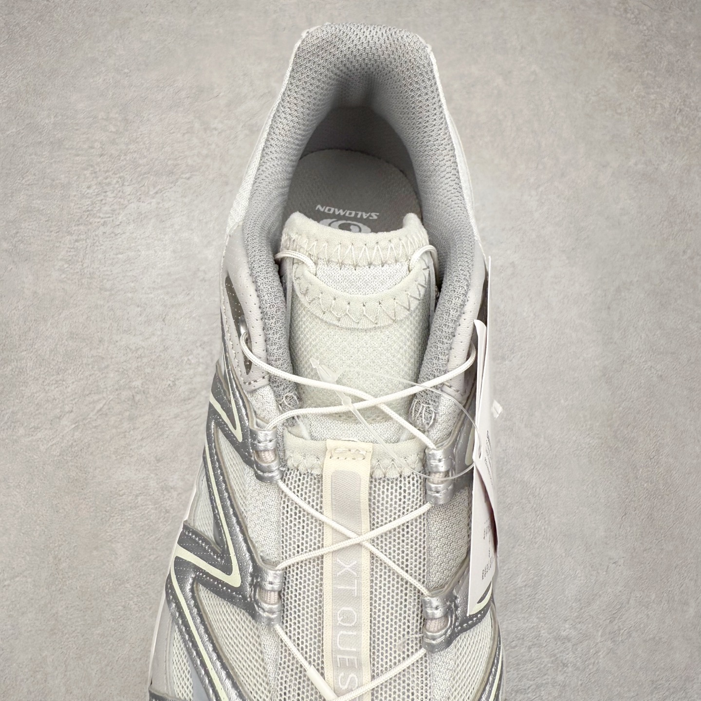 图片[5]-＃HP纯原 Salomon XT-QUEST ADV 萨洛蒙潮流越野机能户外功能鞋 纯原外贸平台特供订单 耗时半年巨作 全套原纸板楦头开发 原厂特供网布配套加持 确保原汁原味 完美呈现版型 原档数据独家私模五层组合大底 男女鞋同步官方开发至46.5 原装Ortholite轻量化鞋垫 中底布带钢印编号 原厂TPU锁扣 进口港宝加持 后跟自然饱满 还原公司包裹性 基于 SALOMON 初代 XT 鞋身造型并搭载 4D ADVANCED CHASSIS™ 大底打造而成 为这款 XT-QUEST 带来了多项足部控制与保护等功能性 如在运动过程中控制左右晃动的过程而提高稳定性、改善长途越野过程中足中到足尖的过渡、提高感知岩石的精确度以抵抗尖锐物体对脚底的伤害以及采用动态缓冲来增强穿着舒适感 从而减轻疲劳感 使 XT-QUEST 成为一双舒适且安全的户外之履 尺码：36 36.5 37.5 38 38.5 39 40 40.5 41 42 42.5 43 44 44.5 45 46.5-选品中心