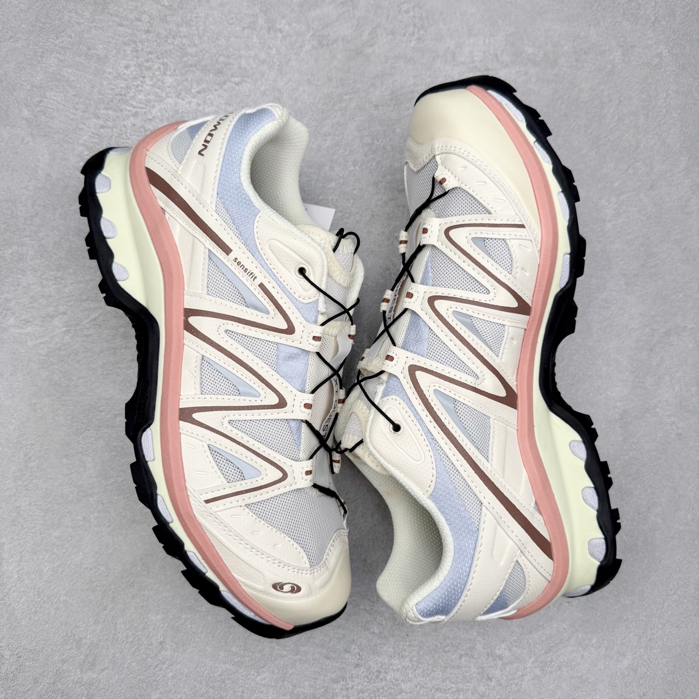 图片[3]-＃HP纯原 Salomon XT-QUEST ADV 萨洛蒙潮流越野机能户外功能鞋 纯原外贸平台特供订单 耗时半年巨作 全套原纸板楦头开发 原厂特供网布配套加持 确保原汁原味 完美呈现版型 原档数据独家私模五层组合大底 男女鞋同步官方开发至46.5 原装Ortholite轻量化鞋垫 中底布带钢印编号 原厂TPU锁扣 进口港宝加持 后跟自然饱满 还原公司包裹性 基于 SALOMON 初代 XT 鞋身造型并搭载 4D ADVANCED CHASSIS™ 大底打造而成 为这款 XT-QUEST 带来了多项足部控制与保护等功能性 如在运动过程中控制左右晃动的过程而提高稳定性、改善长途越野过程中足中到足尖的过渡、提高感知岩石的精确度以抵抗尖锐物体对脚底的伤害以及采用动态缓冲来增强穿着舒适感 从而减轻疲劳感 使 XT-QUEST 成为一双舒适且安全的户外之履 尺码：36 36.5 37.5 38 38.5 39 40 40.5 41 42 42.5 43 44 44.5 45 46.5-选品中心