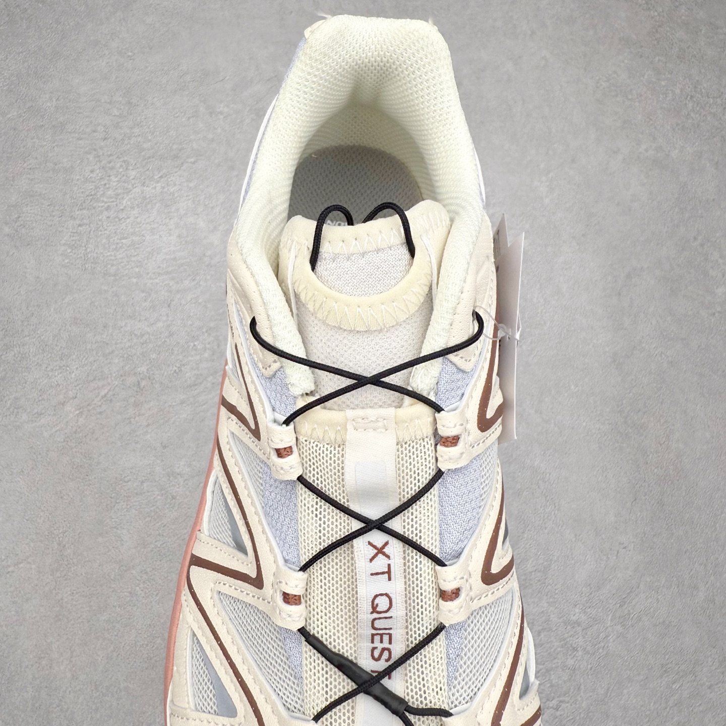 图片[5]-＃HP纯原 Salomon XT-QUEST ADV 萨洛蒙潮流越野机能户外功能鞋 纯原外贸平台特供订单 耗时半年巨作 全套原纸板楦头开发 原厂特供网布配套加持 确保原汁原味 完美呈现版型 原档数据独家私模五层组合大底 男女鞋同步官方开发至46.5 原装Ortholite轻量化鞋垫 中底布带钢印编号 原厂TPU锁扣 进口港宝加持 后跟自然饱满 还原公司包裹性 基于 SALOMON 初代 XT 鞋身造型并搭载 4D ADVANCED CHASSIS™ 大底打造而成 为这款 XT-QUEST 带来了多项足部控制与保护等功能性 如在运动过程中控制左右晃动的过程而提高稳定性、改善长途越野过程中足中到足尖的过渡、提高感知岩石的精确度以抵抗尖锐物体对脚底的伤害以及采用动态缓冲来增强穿着舒适感 从而减轻疲劳感 使 XT-QUEST 成为一双舒适且安全的户外之履 尺码：36 36.5 37.5 38 38.5 39 40 40.5 41 42 42.5 43 44 44.5 45 46.5-选品中心