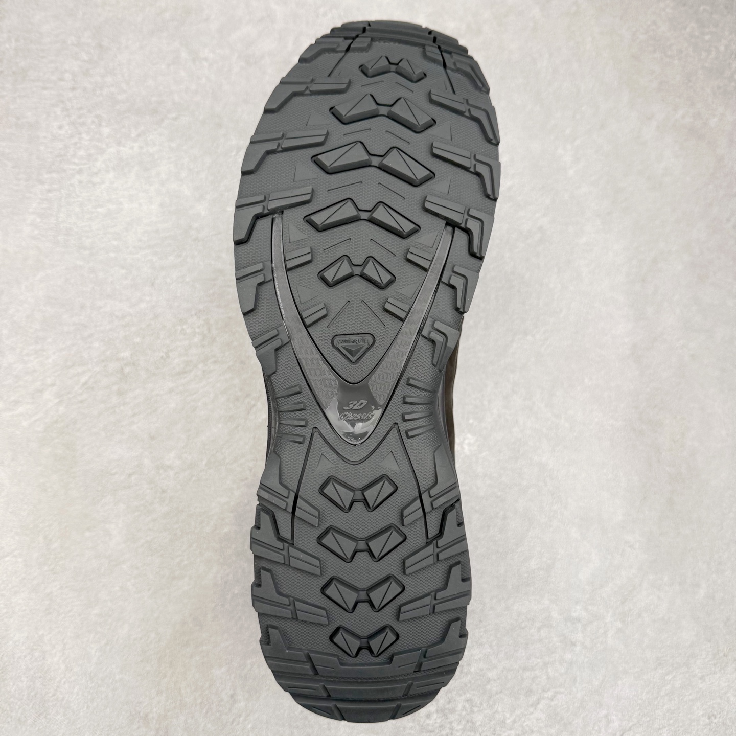 图片[9]-JEONGLI x SALOMON XA PRO 3D XA PRO 3D 萨洛蒙联名款舒适百搭减震耐磨透气低帮休闲跑步鞋 SENSIFIT 包裹技术，能够根据脚型完美贴合脚部，给予全方位的包裹与支撑。Quicklace 系带系统则彻底简化了系带过程，只需轻轻一拉，就能快速系紧鞋带。Contagrip 科技的加持，确保了卓越的抓地性能，无论是在湿滑的雨天街道，还是在泥泞的山路，都能行走自如，大大降低了滑倒的风险。专为户外运动而生的 3D Chassis 技术，实现出色的防扭转性能与稳定支撑，减少运动损伤。 多层底部结构搭配创新的 3D 稳定底盘，在提供出色减震与支撑的同时，其流线型的外观设计与色彩搭配亦成为了潮流的焦点，让功能性与时尚感完美结合。尺码：36 36.5 37.5 38 38.5 39 40 40.5 41 42 42.5 43 44 44.5 45 46.5-选品中心