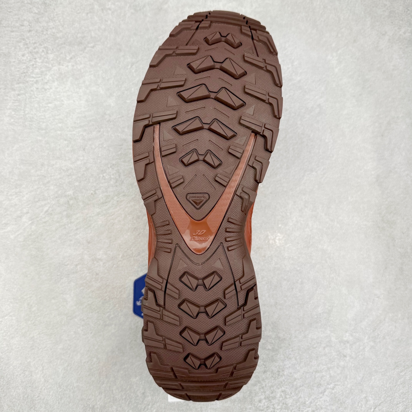 图片[9]-JEONGLI x SALOMON XA PRO 3D XA PRO 3D 萨洛蒙联名款舒适百搭减震耐磨透气低帮休闲跑步鞋 SENSIFIT 包裹技术，能够根据脚型完美贴合脚部，给予全方位的包裹与支撑。Quicklace 系带系统则彻底简化了系带过程，只需轻轻一拉，就能快速系紧鞋带。Contagrip 科技的加持，确保了卓越的抓地性能，无论是在湿滑的雨天街道，还是在泥泞的山路，都能行走自如，大大降低了滑倒的风险。专为户外运动而生的 3D Chassis 技术，实现出色的防扭转性能与稳定支撑，减少运动损伤。 多层底部结构搭配创新的 3D 稳定底盘，在提供出色减震与支撑的同时，其流线型的外观设计与色彩搭配亦成为了潮流的焦点，让功能性与时尚感完美结合。尺码：36 36.5 37.5 38 38.5 39 40 40.5 41 42 42.5 43 44 44.5 45 46.5-选品中心