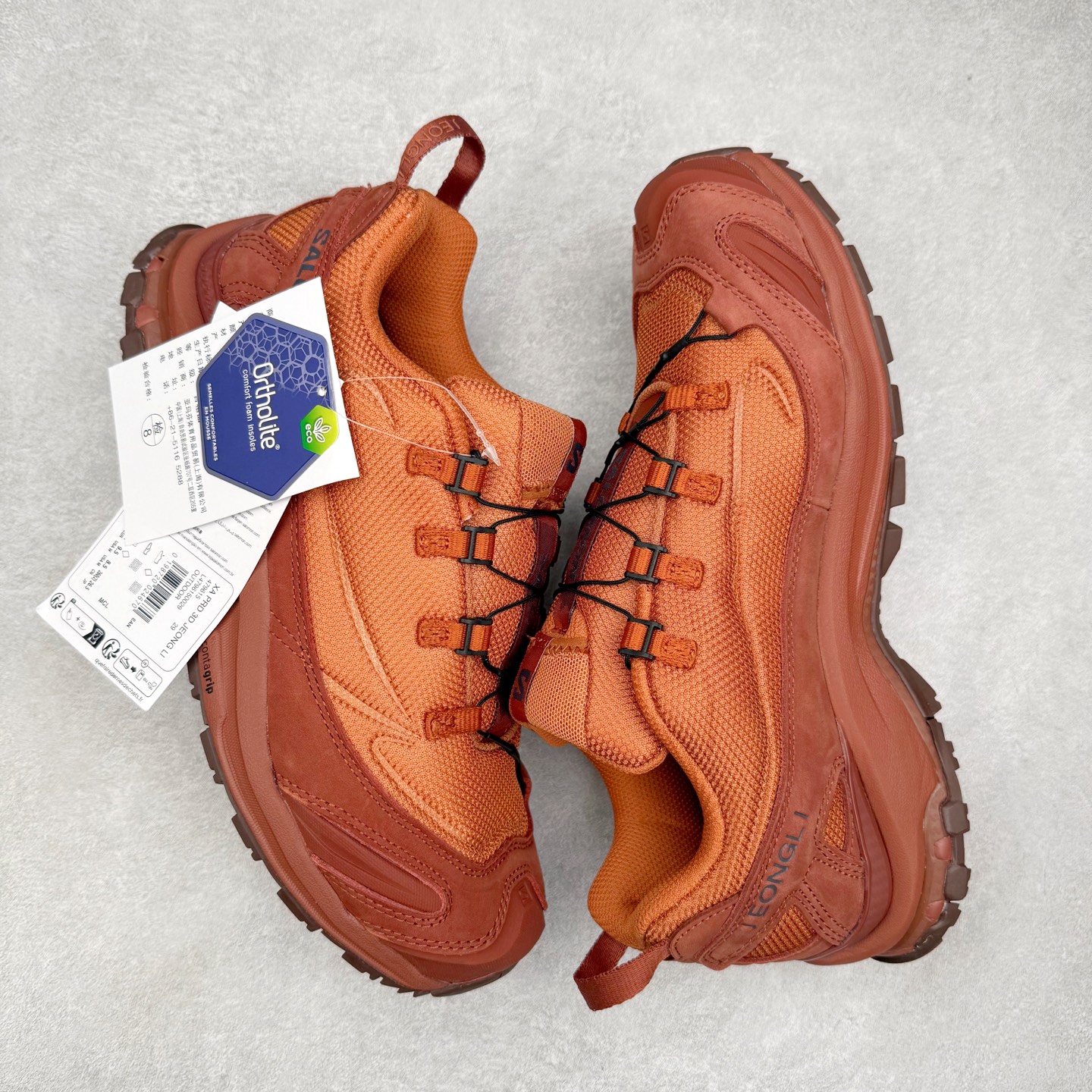 图片[3]-JEONGLI x SALOMON XA PRO 3D XA PRO 3D 萨洛蒙联名款舒适百搭减震耐磨透气低帮休闲跑步鞋 SENSIFIT 包裹技术，能够根据脚型完美贴合脚部，给予全方位的包裹与支撑。Quicklace 系带系统则彻底简化了系带过程，只需轻轻一拉，就能快速系紧鞋带。Contagrip 科技的加持，确保了卓越的抓地性能，无论是在湿滑的雨天街道，还是在泥泞的山路，都能行走自如，大大降低了滑倒的风险。专为户外运动而生的 3D Chassis 技术，实现出色的防扭转性能与稳定支撑，减少运动损伤。 多层底部结构搭配创新的 3D 稳定底盘，在提供出色减震与支撑的同时，其流线型的外观设计与色彩搭配亦成为了潮流的焦点，让功能性与时尚感完美结合。尺码：36 36.5 37.5 38 38.5 39 40 40.5 41 42 42.5 43 44 44.5 45 46.5-选品中心