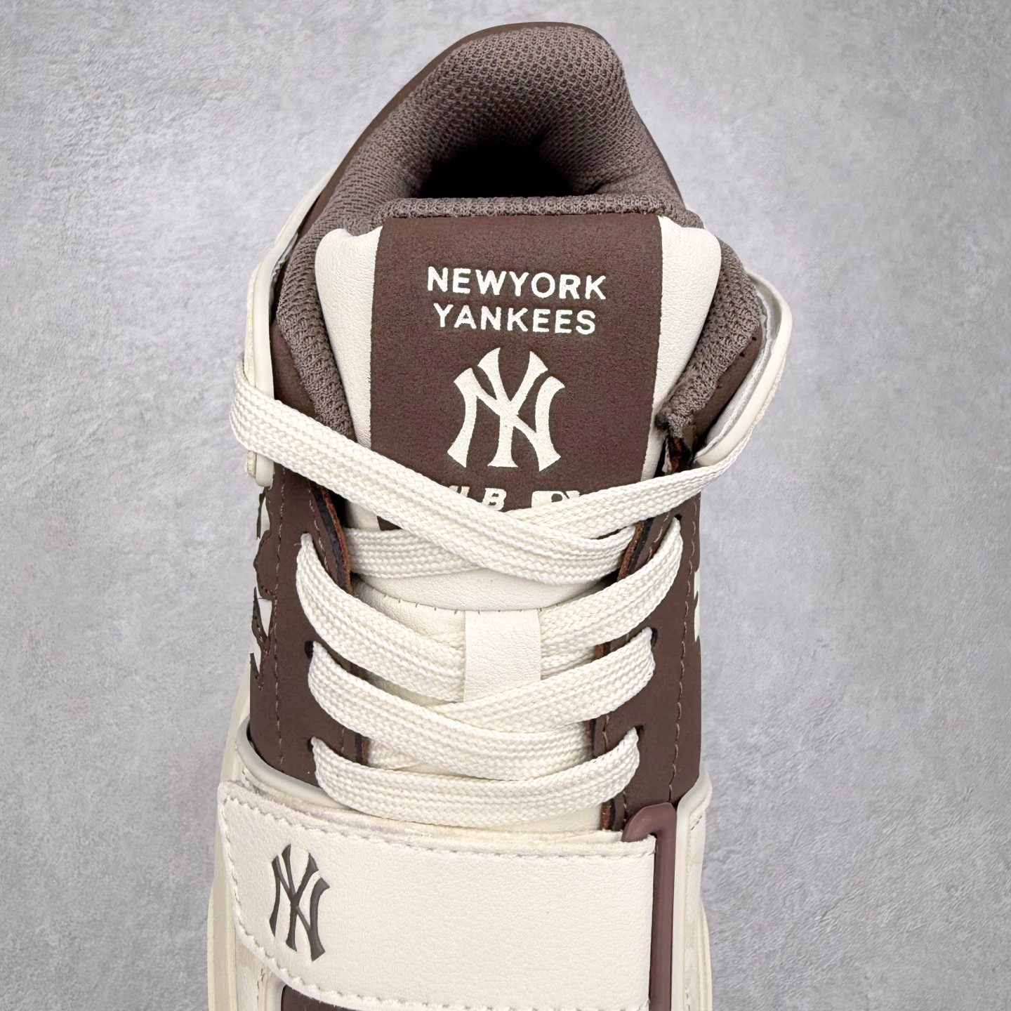 图片[5]-MLB Chunky Liner Basic 复古印花学长鞋系列低帮轻量增高厚底百搭休闲运动慢跑鞋板鞋 Korea韩国联名NY美国榄球纽约洋基队限定 韩国代购专供 全套原楦原纸板原厂数据开发 正确中底拉帮中底网布细节 平台代购专供 左脚内置芯片 韩国代购吊牌标贴 独家一比一RB+MD组合大底 高频后跟小人Logo精准对位立体饱满 正确网布加超迁鞋面 转印中底走线紧密 转印Logo工艺表层防刮不掉色 尺码：35 36 36.5 37.5 38 38.5 39 40 40.5 41 42 42.5 43 44 45-选品中心